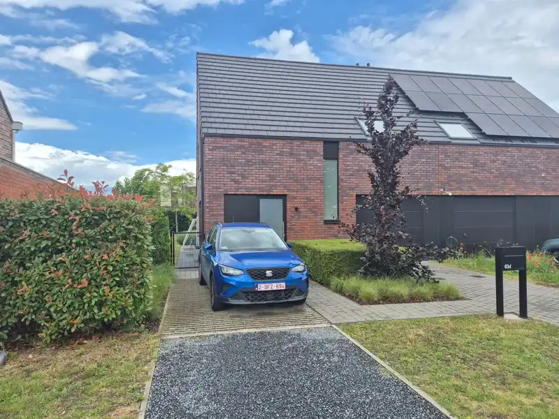 HALFOPEN BEBOUWING TE HUUR IN SINT-GILLIS-WAAS foto {{pictureIndex}}
