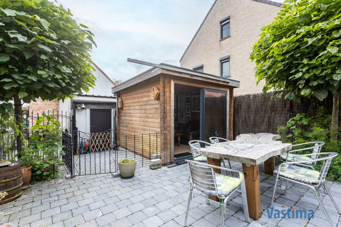 Compacte vernieuwde woning met terras in doodlopende straat foto 21