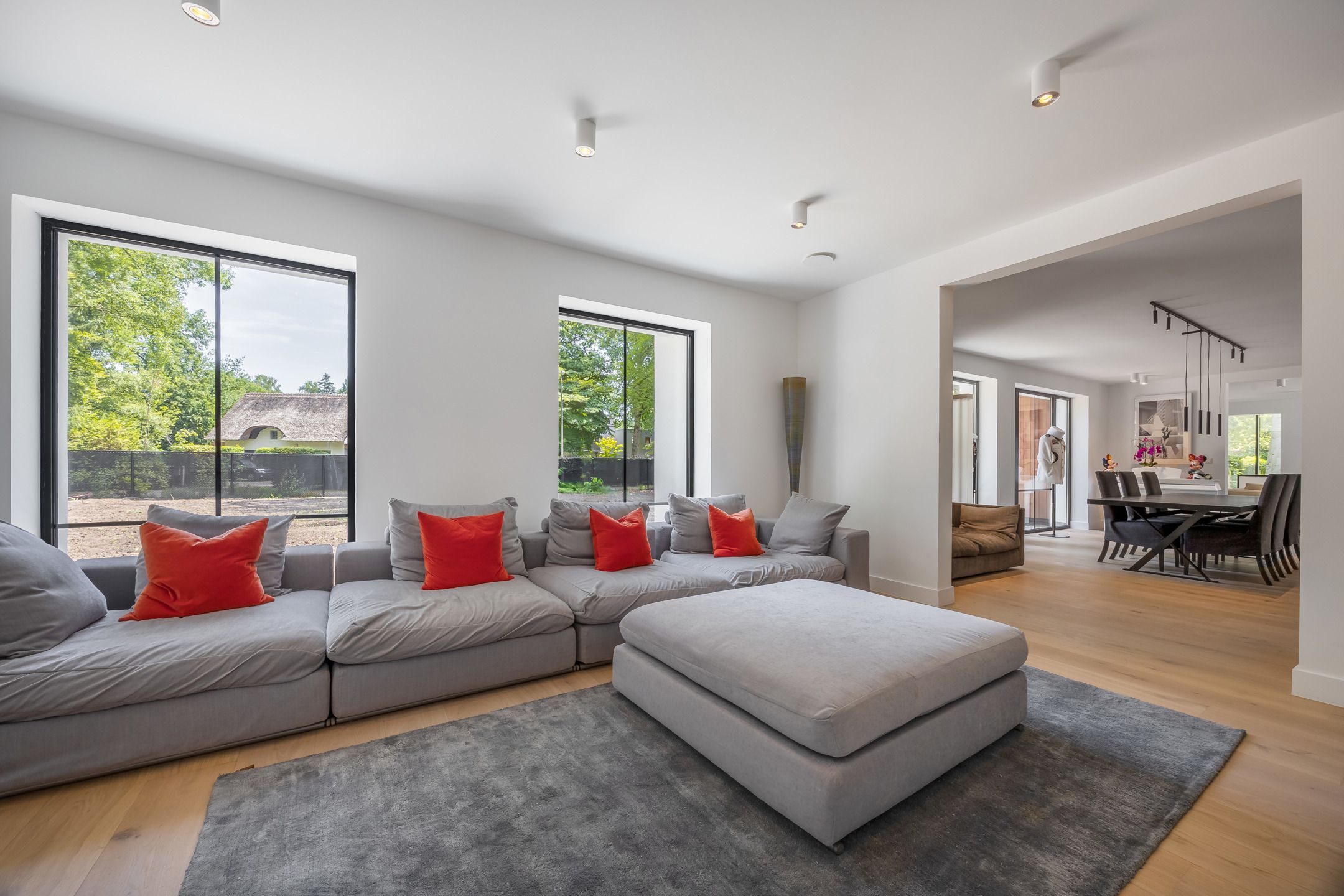 Luxe volledig gerenoveerde villa op een prachtig hoekperceel foto 11