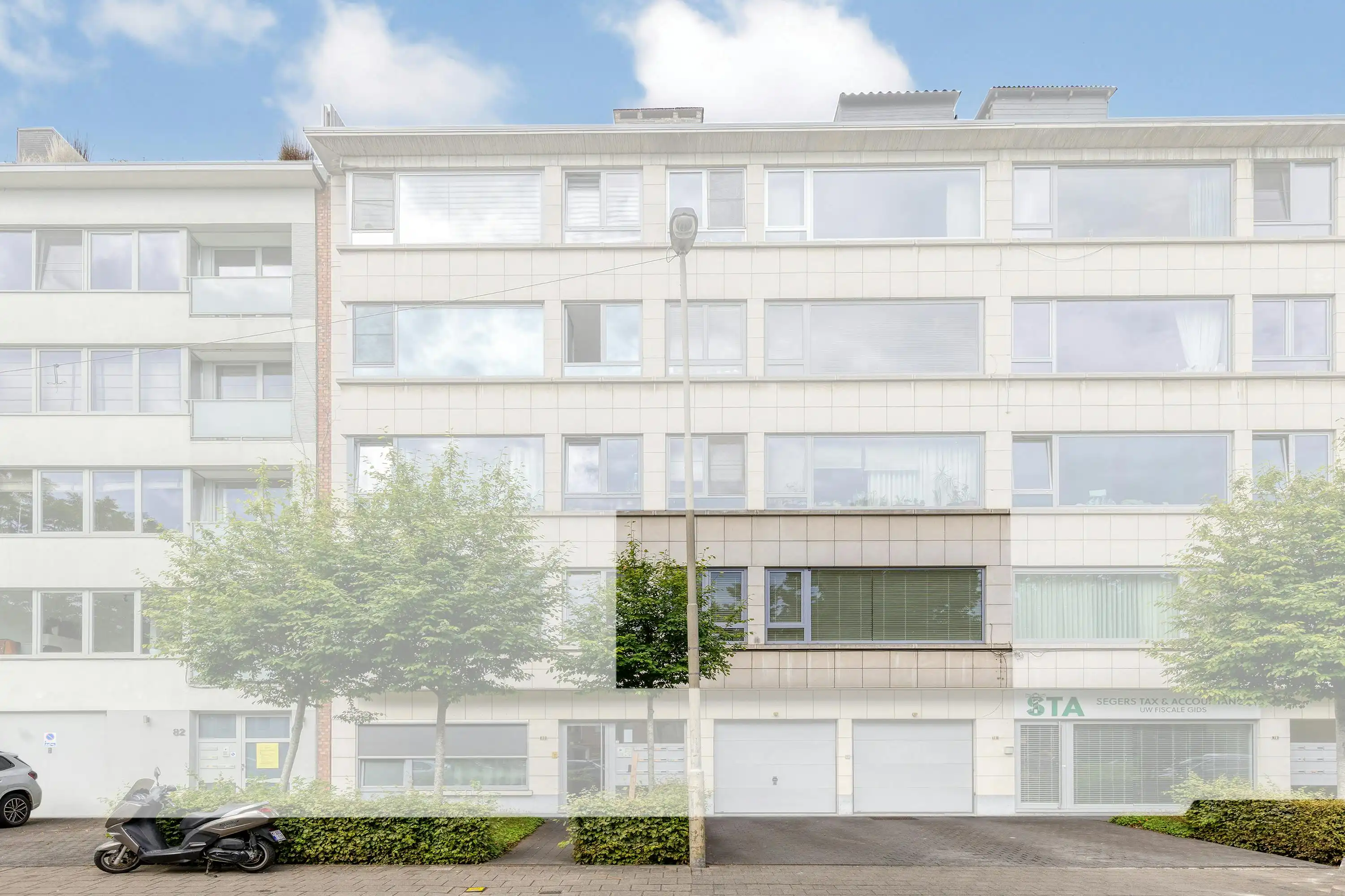 Luxueus 3-slaapkamerappartement met terras te koop in Wilrijk foto 24