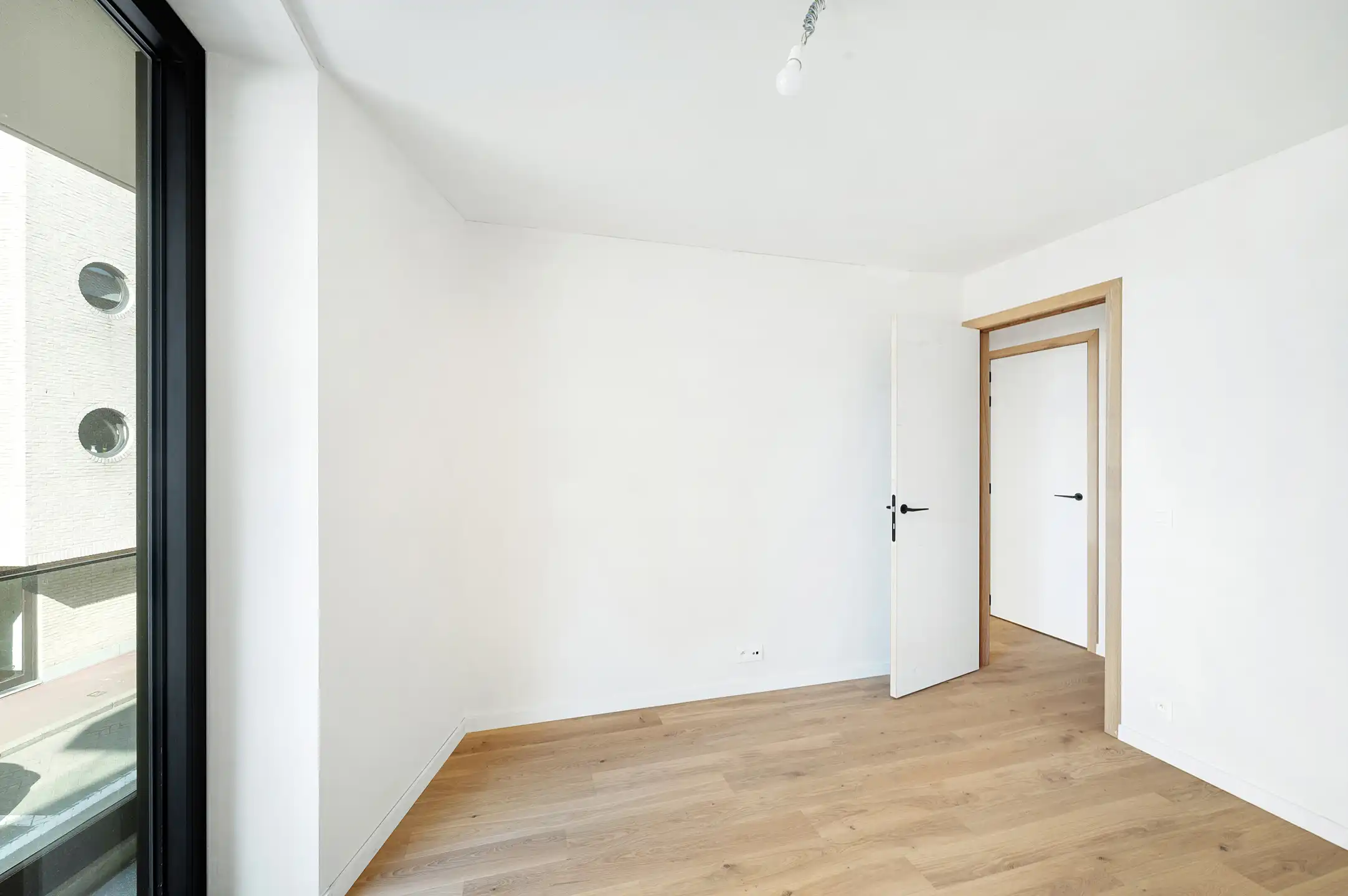 Nieuwbouwappartement op een toplocatie met een ruim terras. foto 11