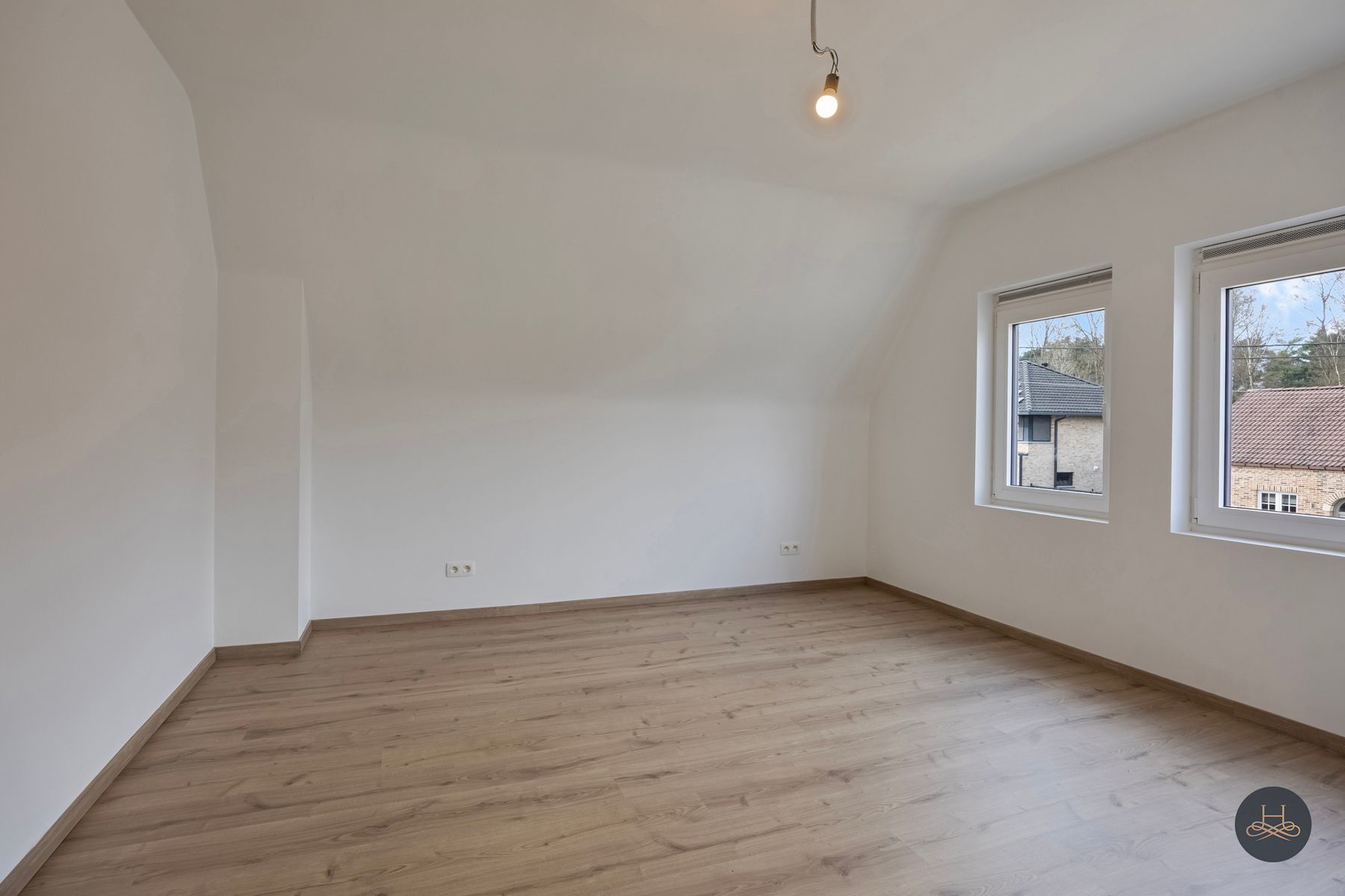 Totaal gerenoveerde woning met grote tuin foto 18