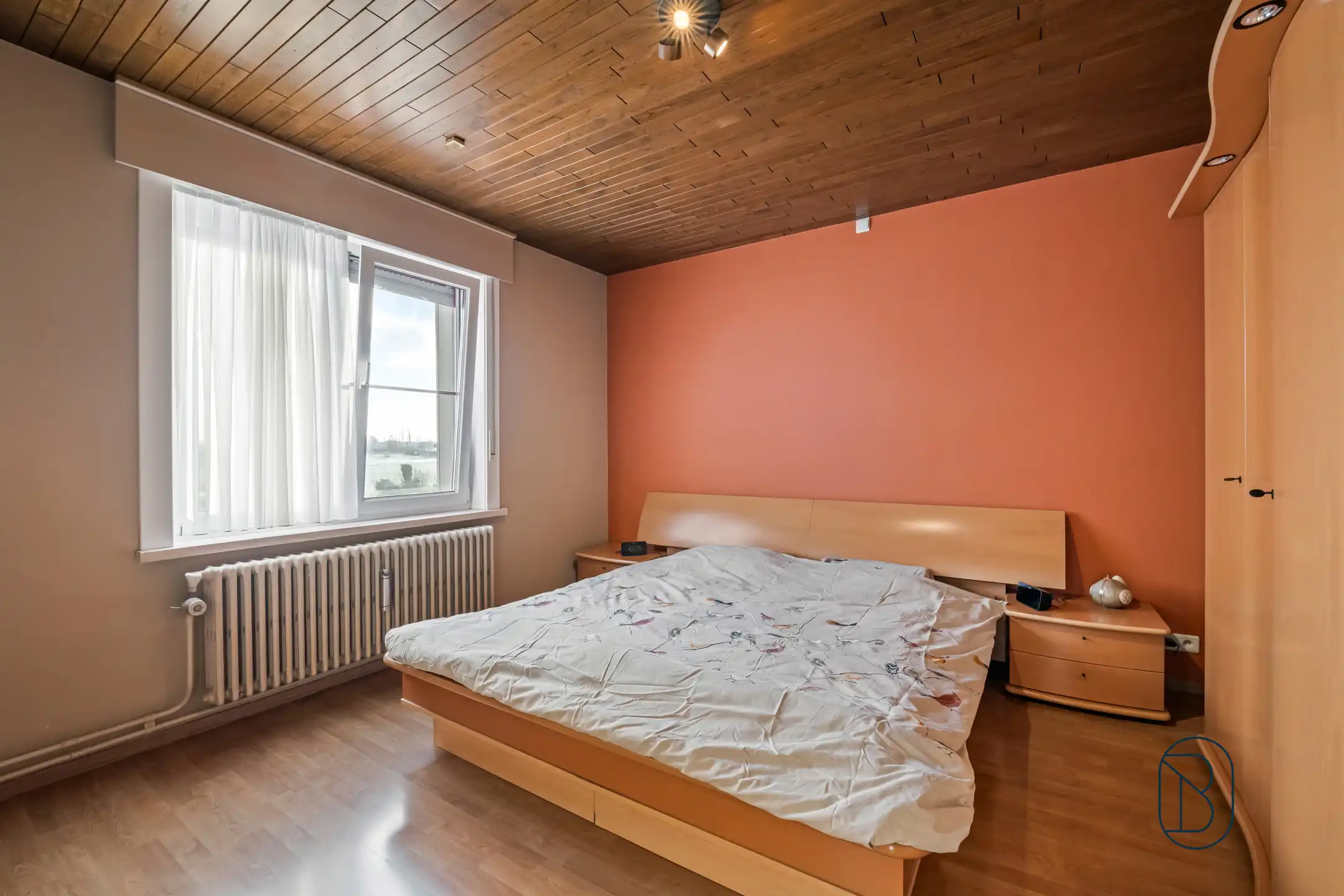Topgelegen handelspand met woonst foto 18