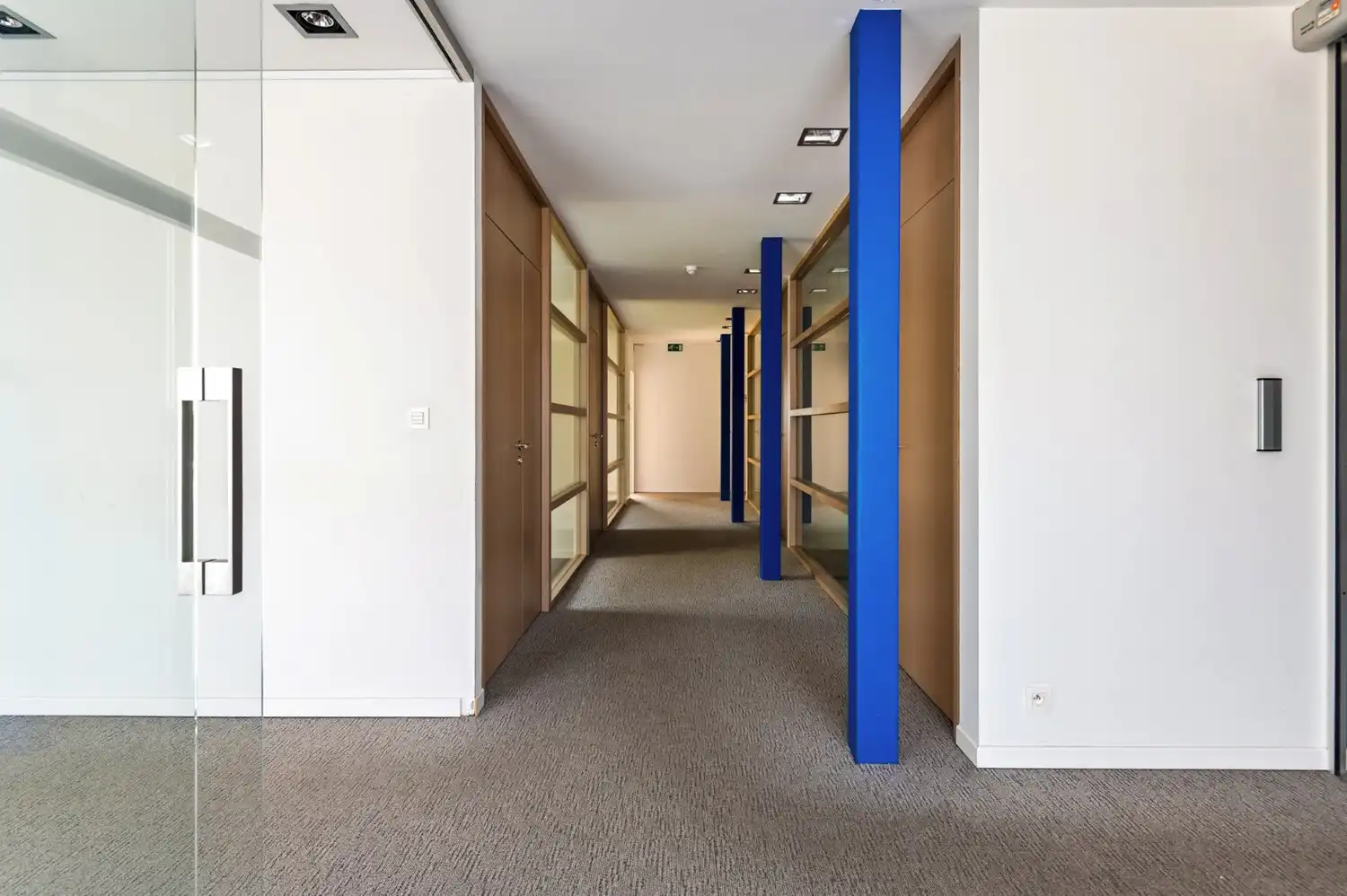 KANTOOR (489 m²) MET PARKING OP STRATEGISCHE LIGGING! foto 11