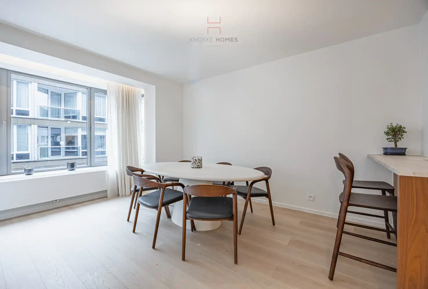Instapklaar 3 slaapkamer- appartement in de Zoutelaan. foto 9