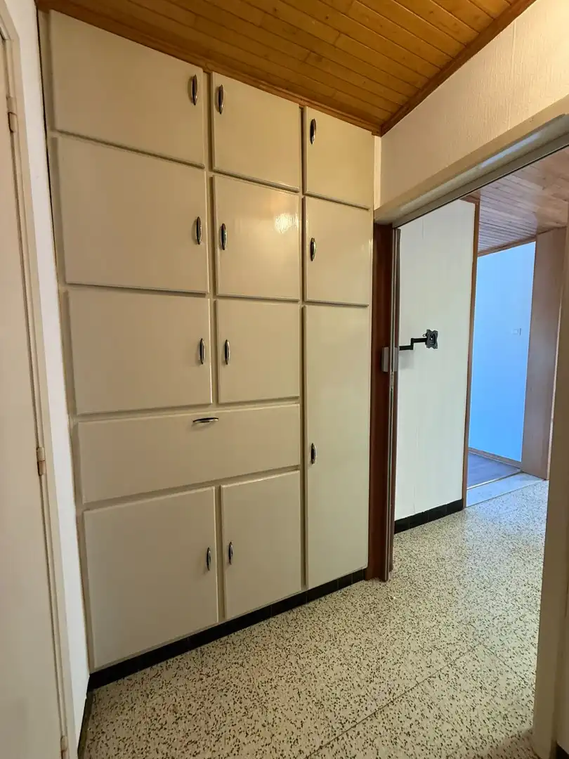 Ruime woning met 2 slaapkamers, veranda en volledig omheinde tuin te Heppen foto 8