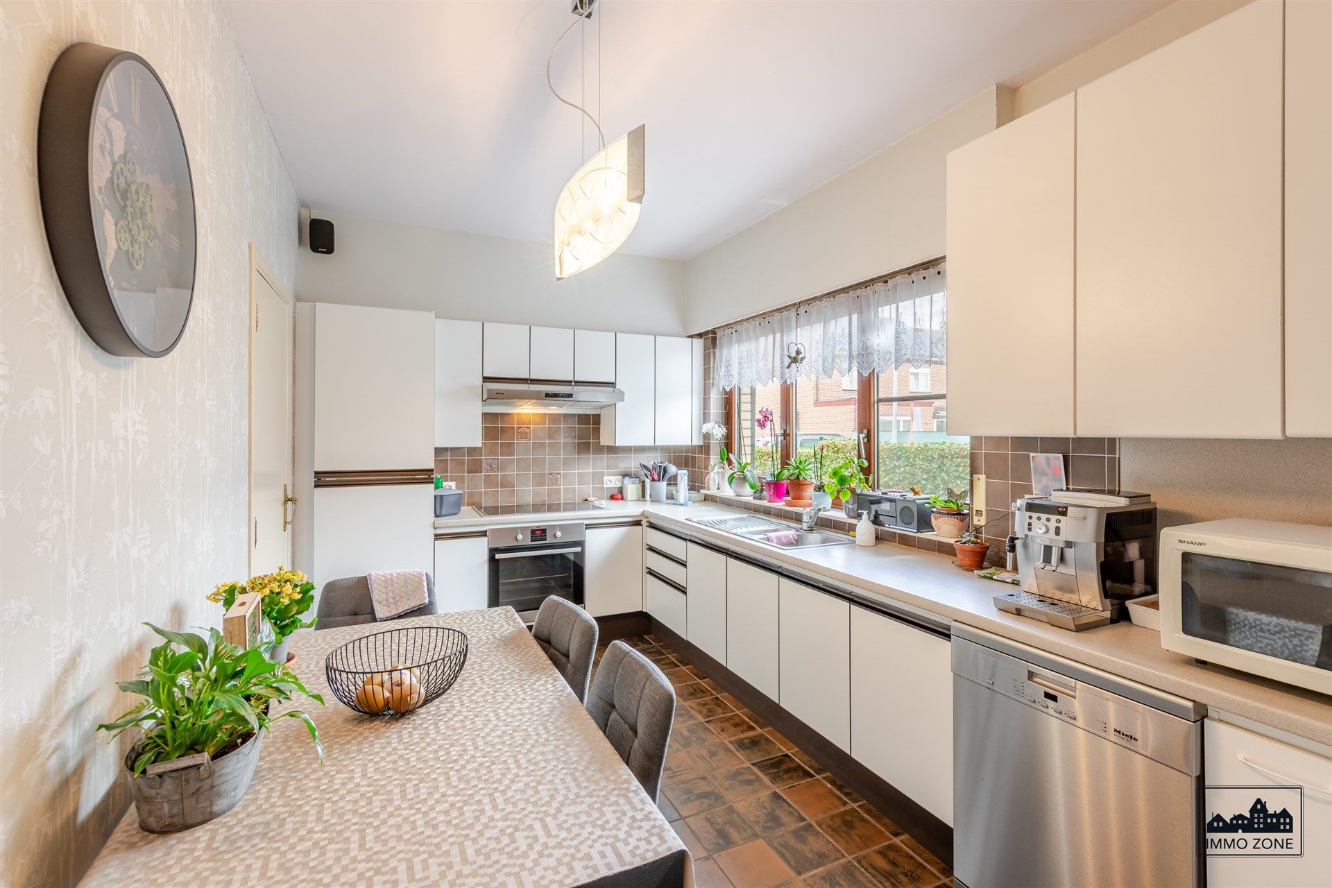 Ruime, gerenoveerde bungalow te koop in De Klinge foto 4