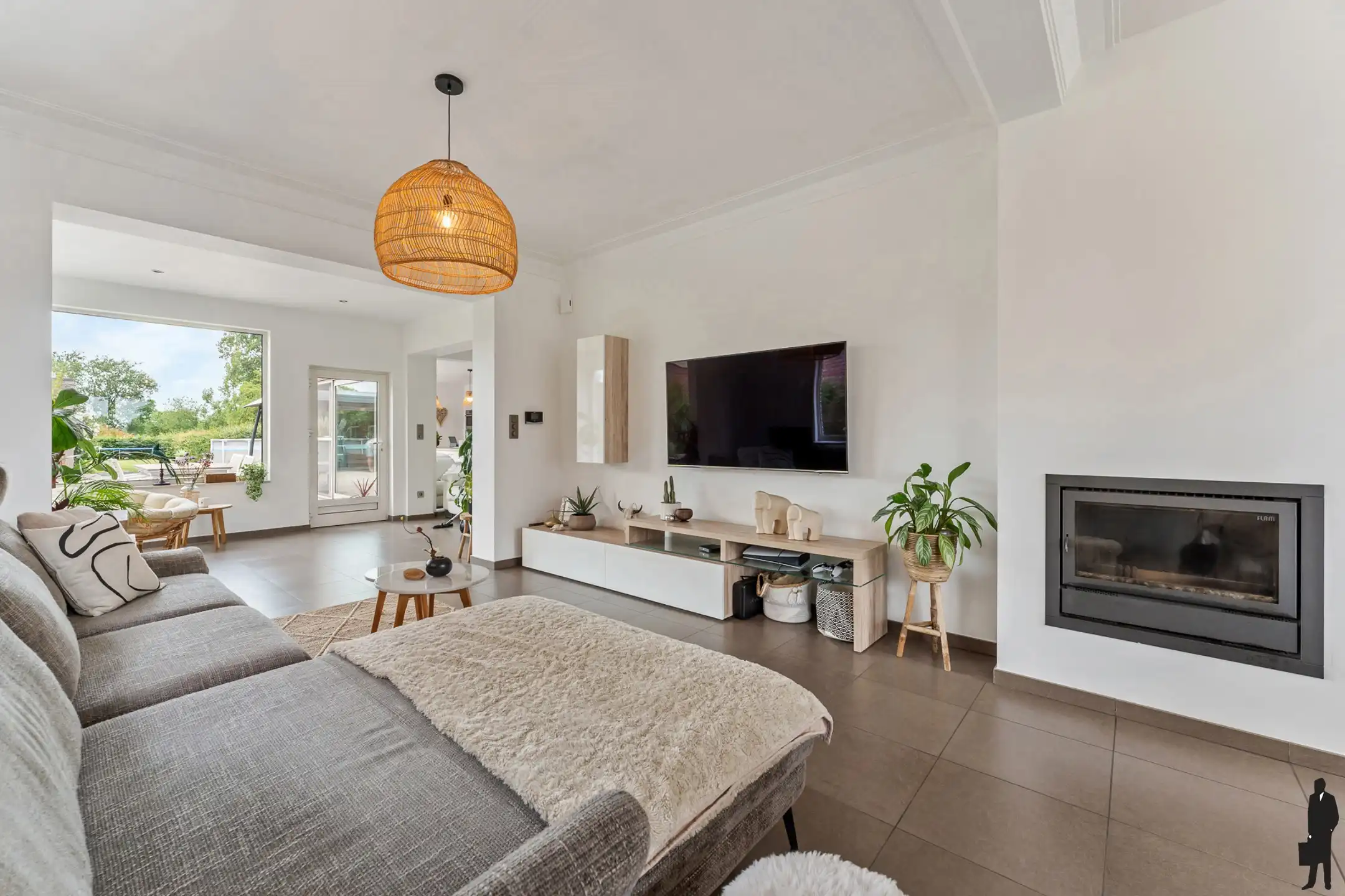 Ruime instapklare woning met garage en open zicht op 1849m². foto 4