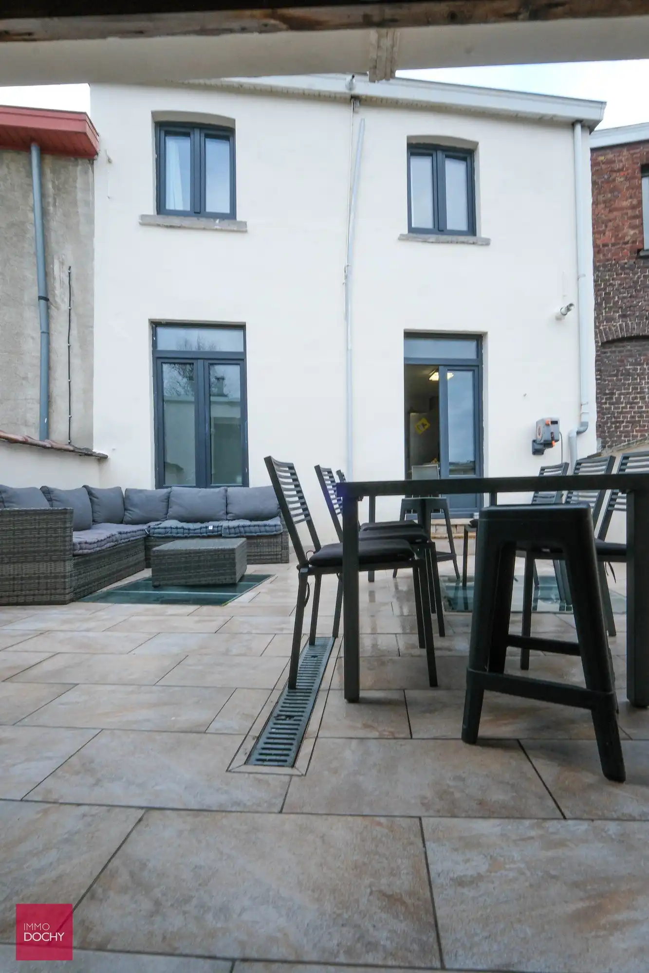 Vernieuwde stadswoning met lift aan Groeningepark foto 20