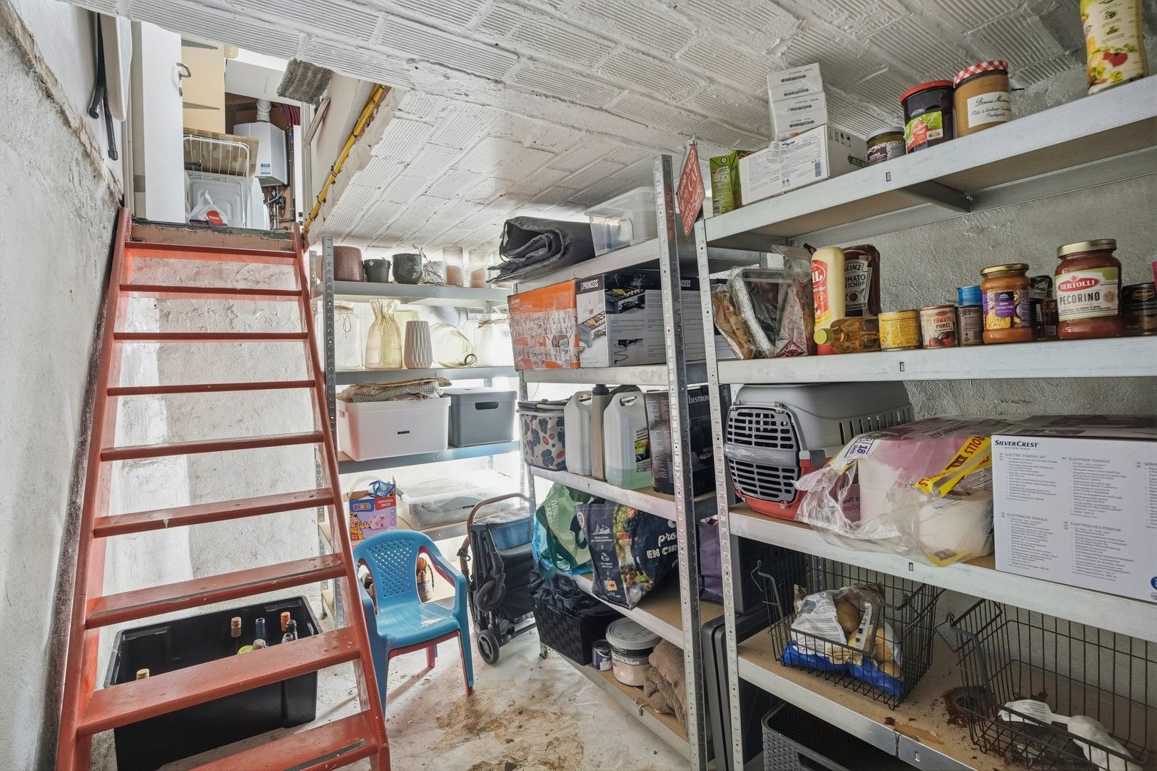 Halfopen bebouwing met uitweg en carport in het hartje van Zwevezele foto 7