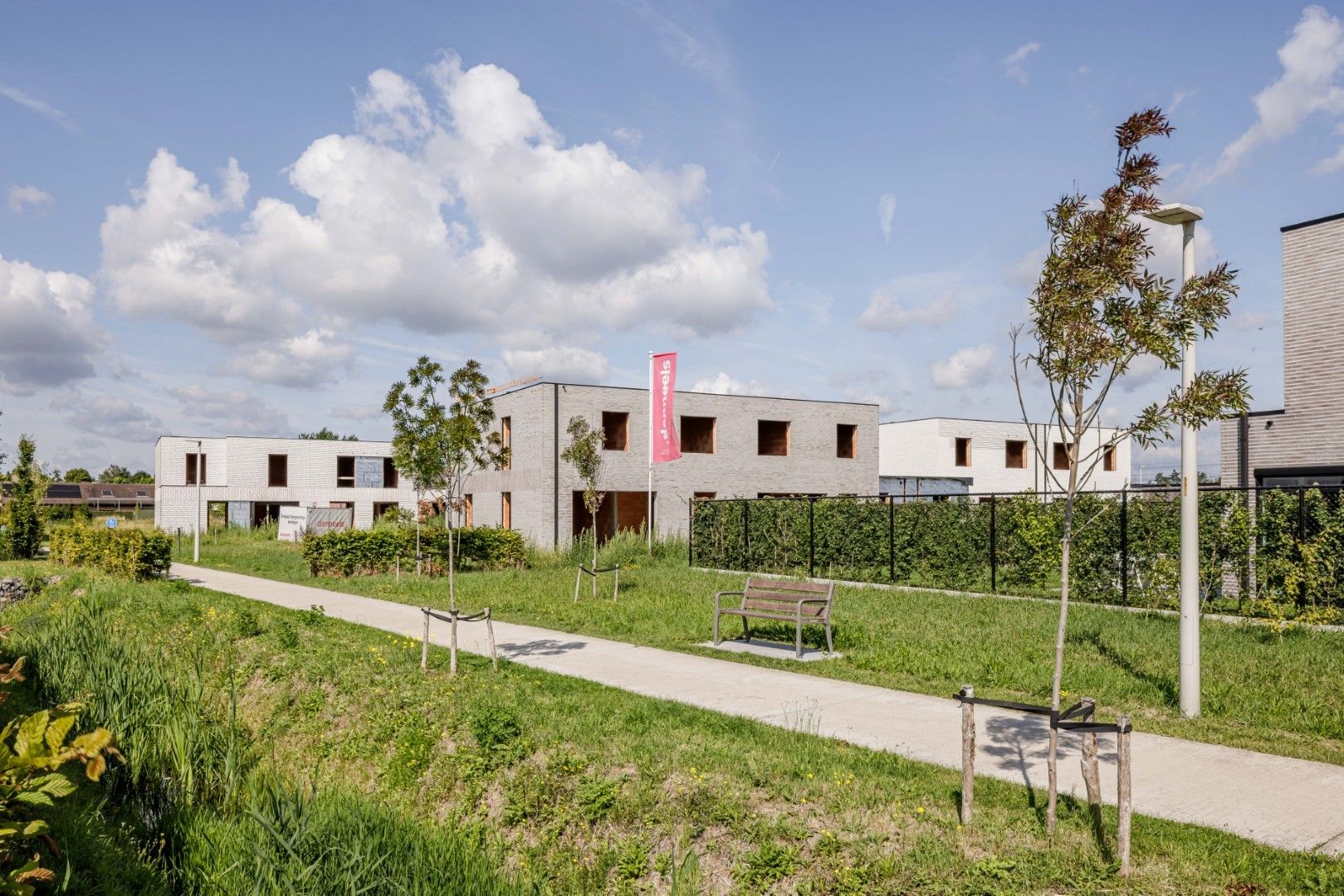 Moderne energiezuinige woning met 4 slpk’s en garage foto 3