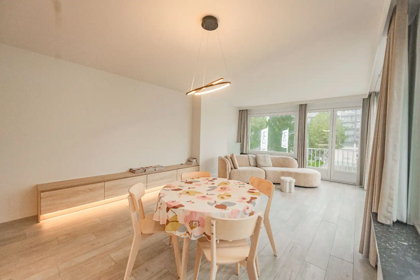 Vernieuwd luxueus appartement met 2 slaapkamers foto 8
