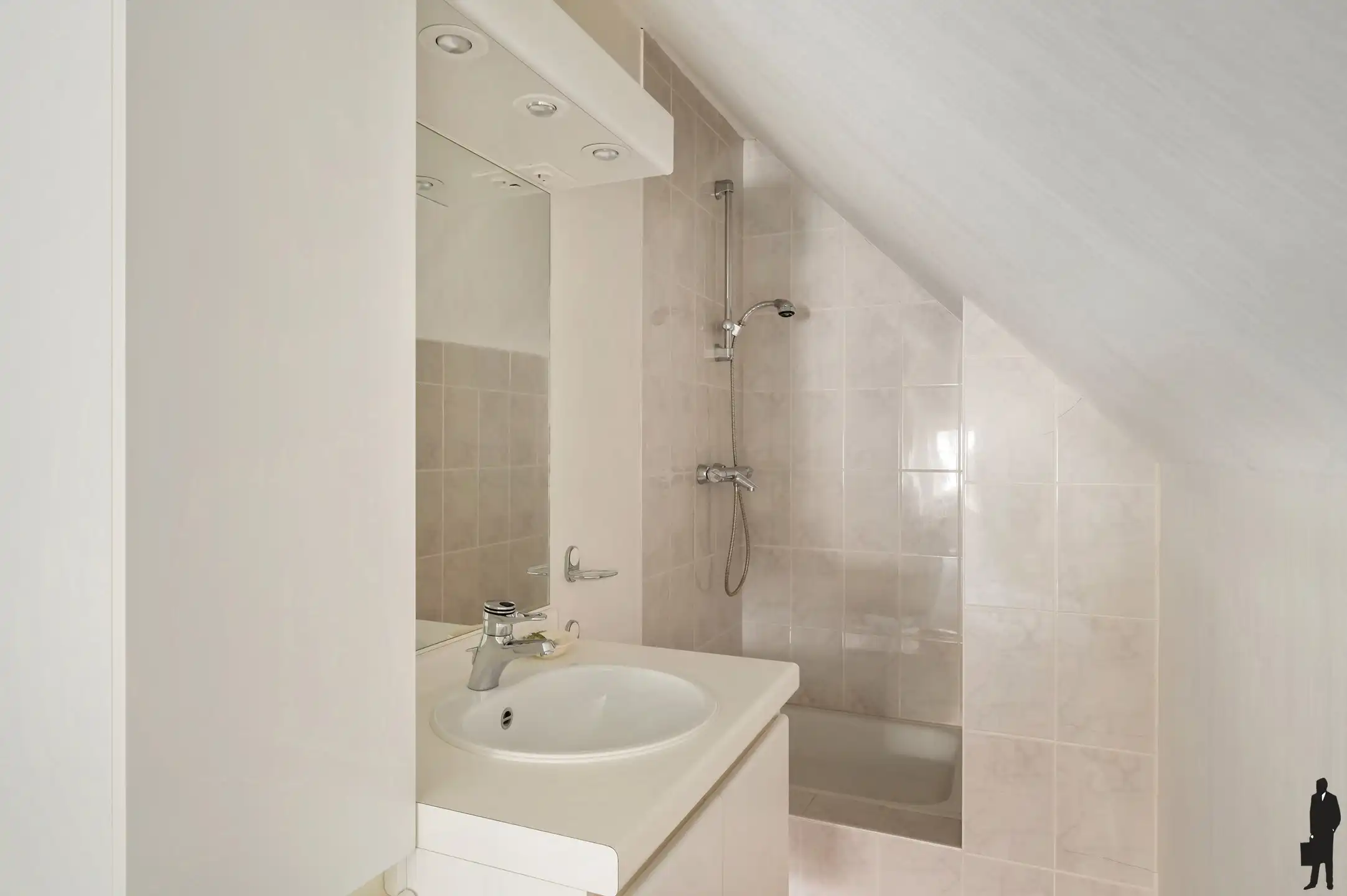 Op absolute toplocatie gelegen villa! foto 22