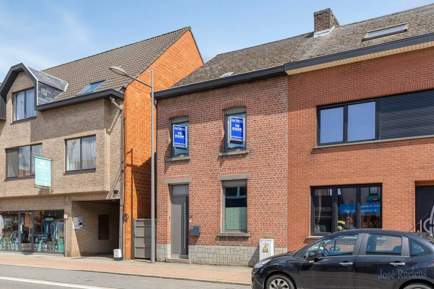 Goede gelegen gezinswoning met zij-ingang en grote tuin. foto 30