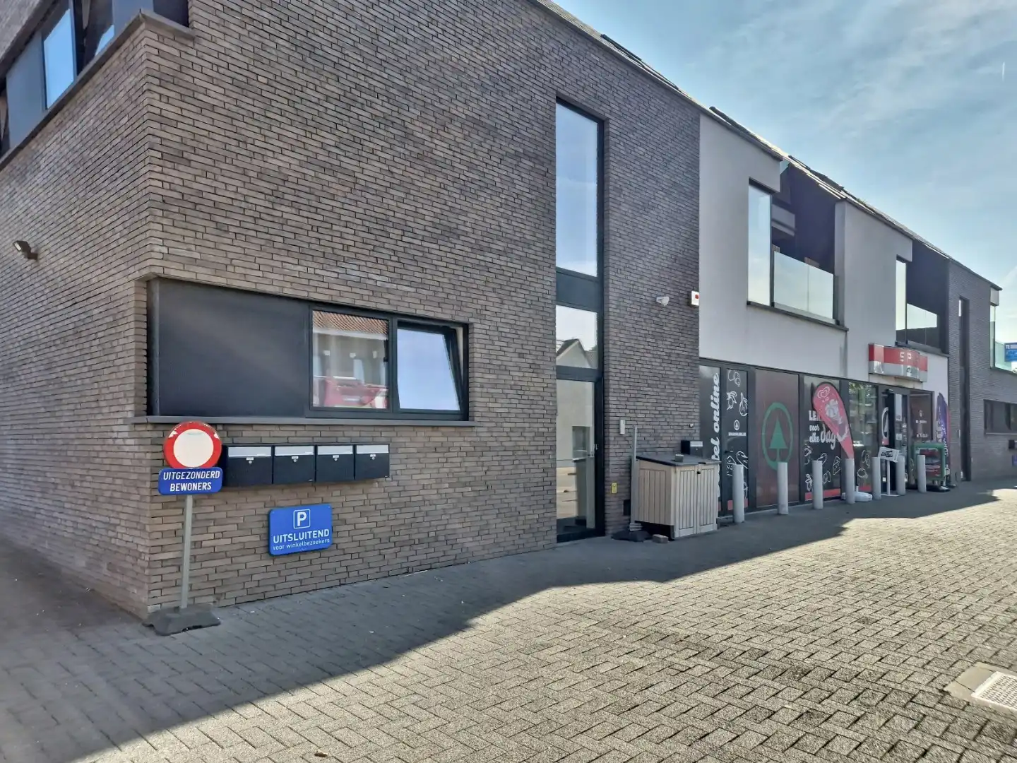 Modern appartement met 2 slaapkamer, terras en garage in Ursel foto 14