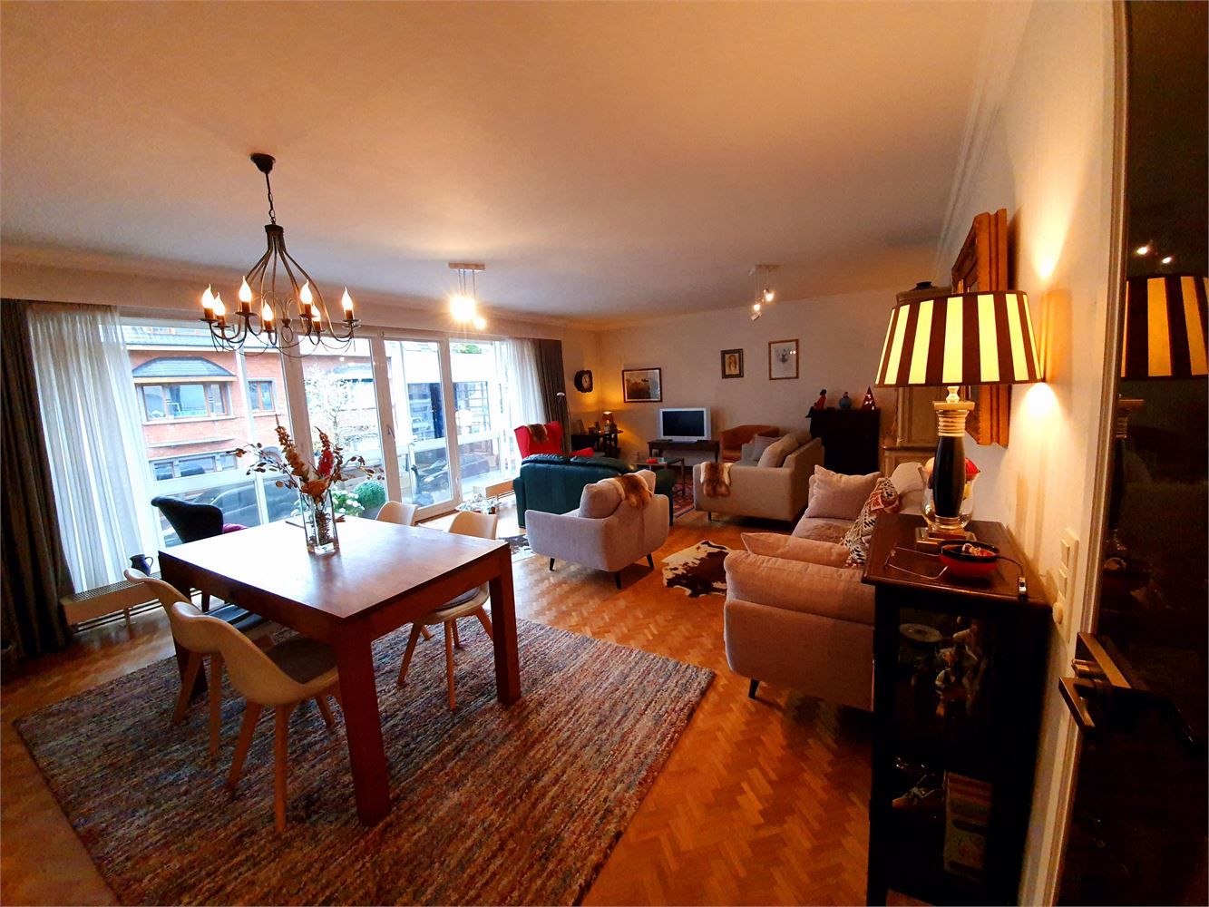 St-Andries, op wandelafstand van de Smedenpoort appartement  van 126 m2  3 slaapkamers ,een zonneterras en een zonnebalkon en garagebox. foto 6