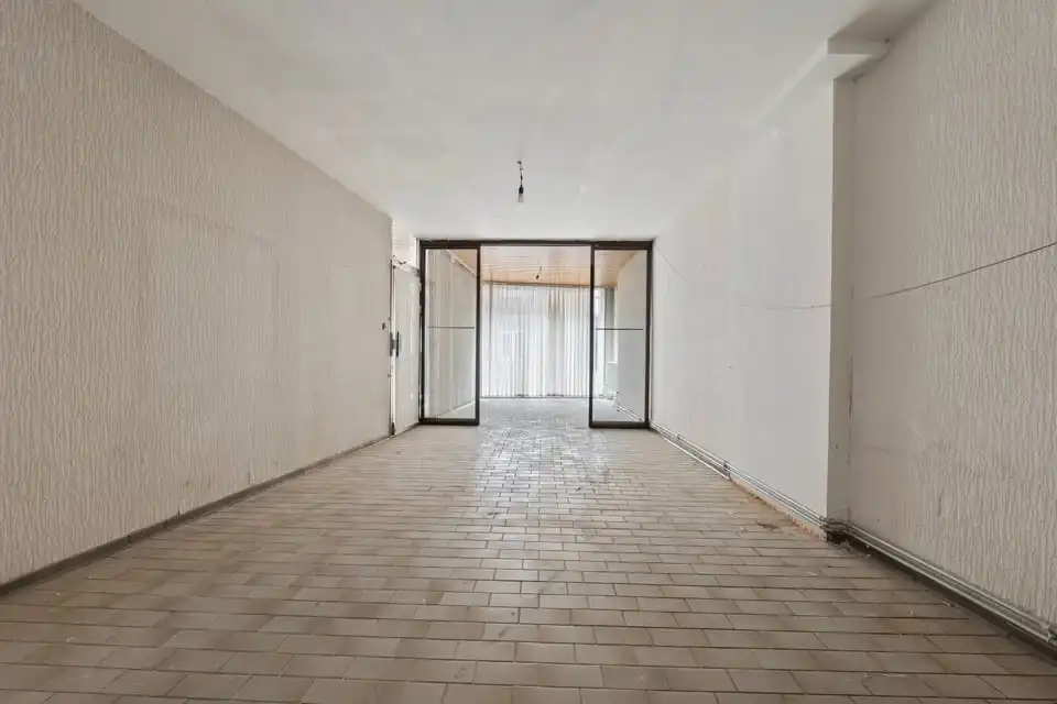 HANDELSRUIMTE TE KOOP IN HET CENTRUM VAN SINT-TRUIDEN foto 5