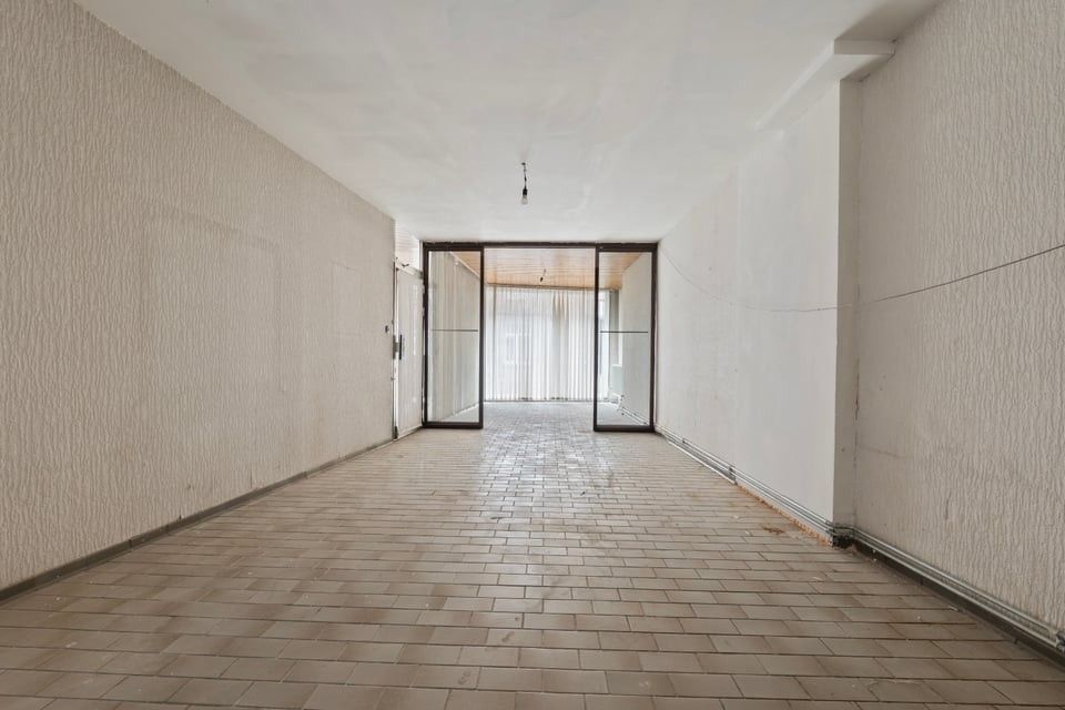 HANDELSRUIMTE TE KOOP IN HET CENTRUM VAN SINT-TRUIDEN foto 5