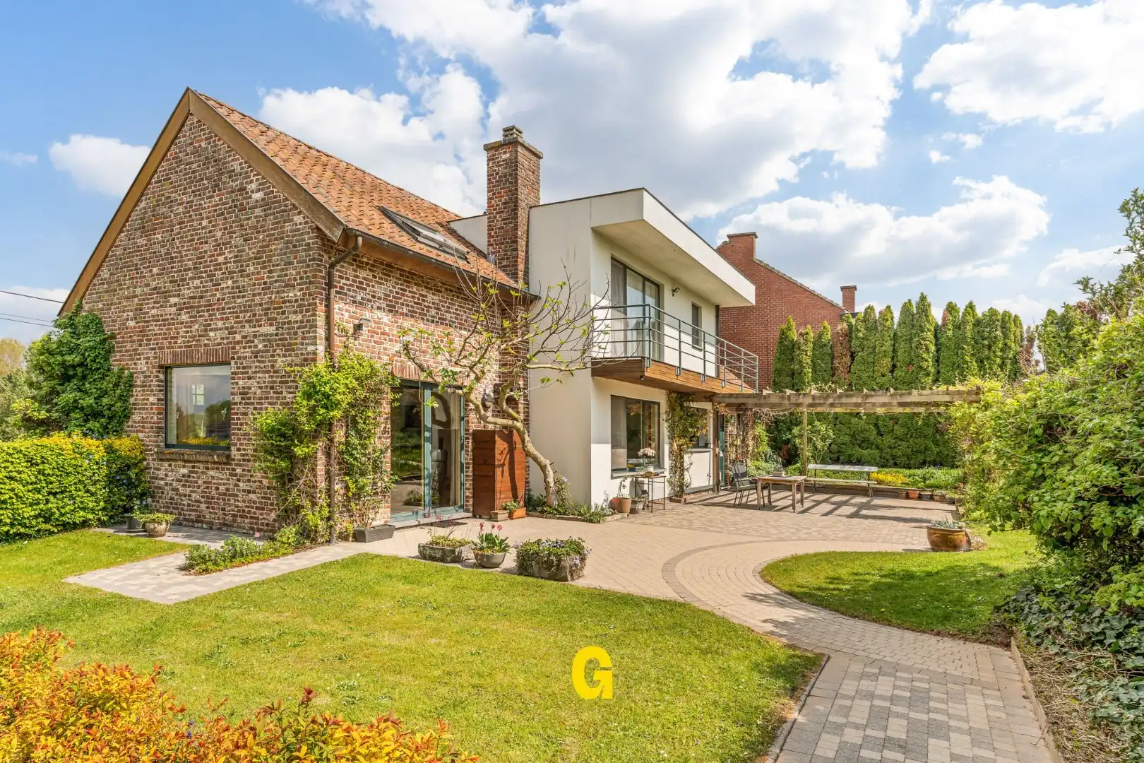 Uitstekend heropgebouwde karakterwoning op 50 are, in een gegeerde rustige omgeving met zicht op de omliggende velden. foto 3