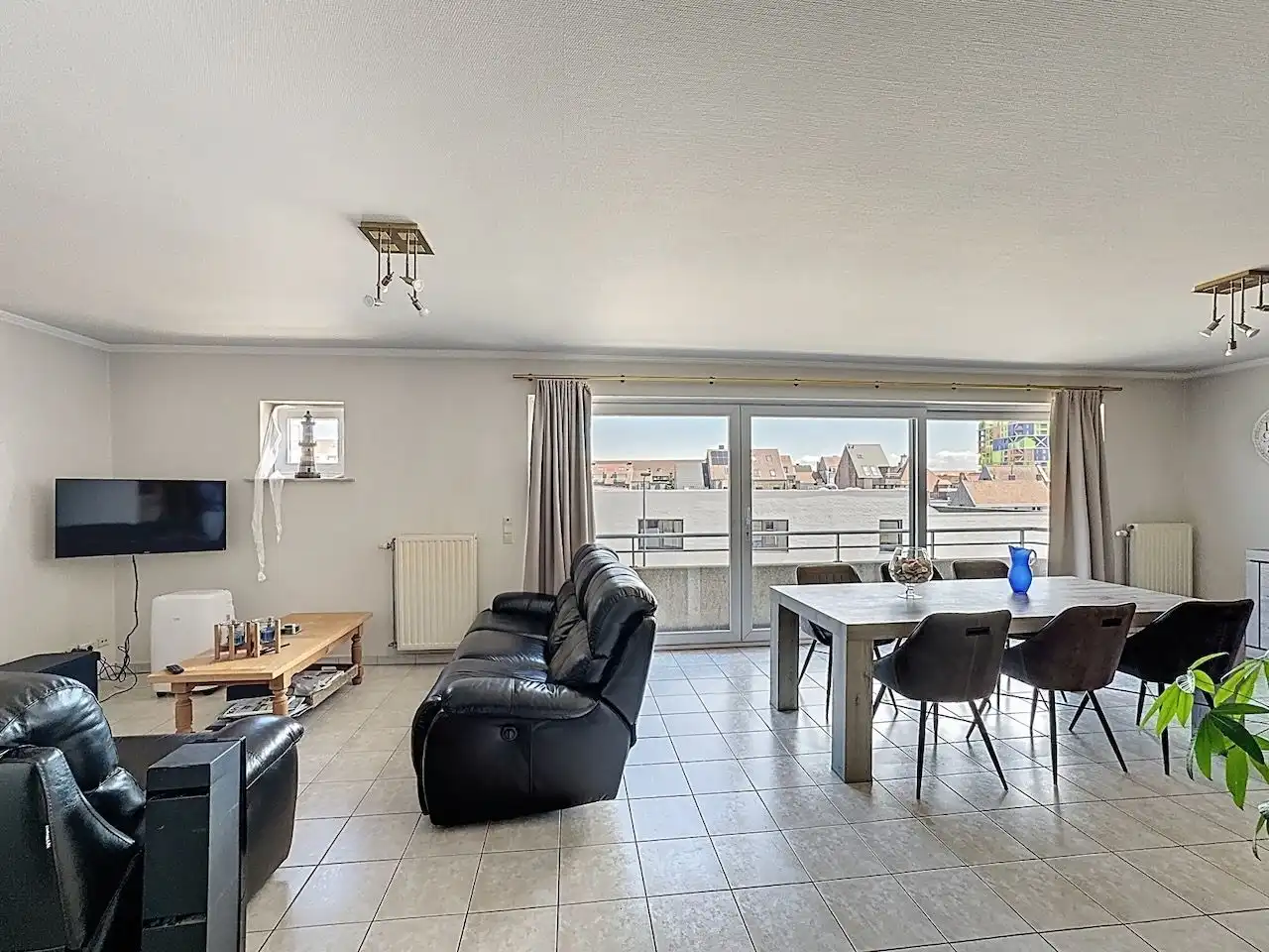 Ruim en functioneel appartement met drie slaapkamers vlakbij het Vissershuldeplein te Heist foto 6