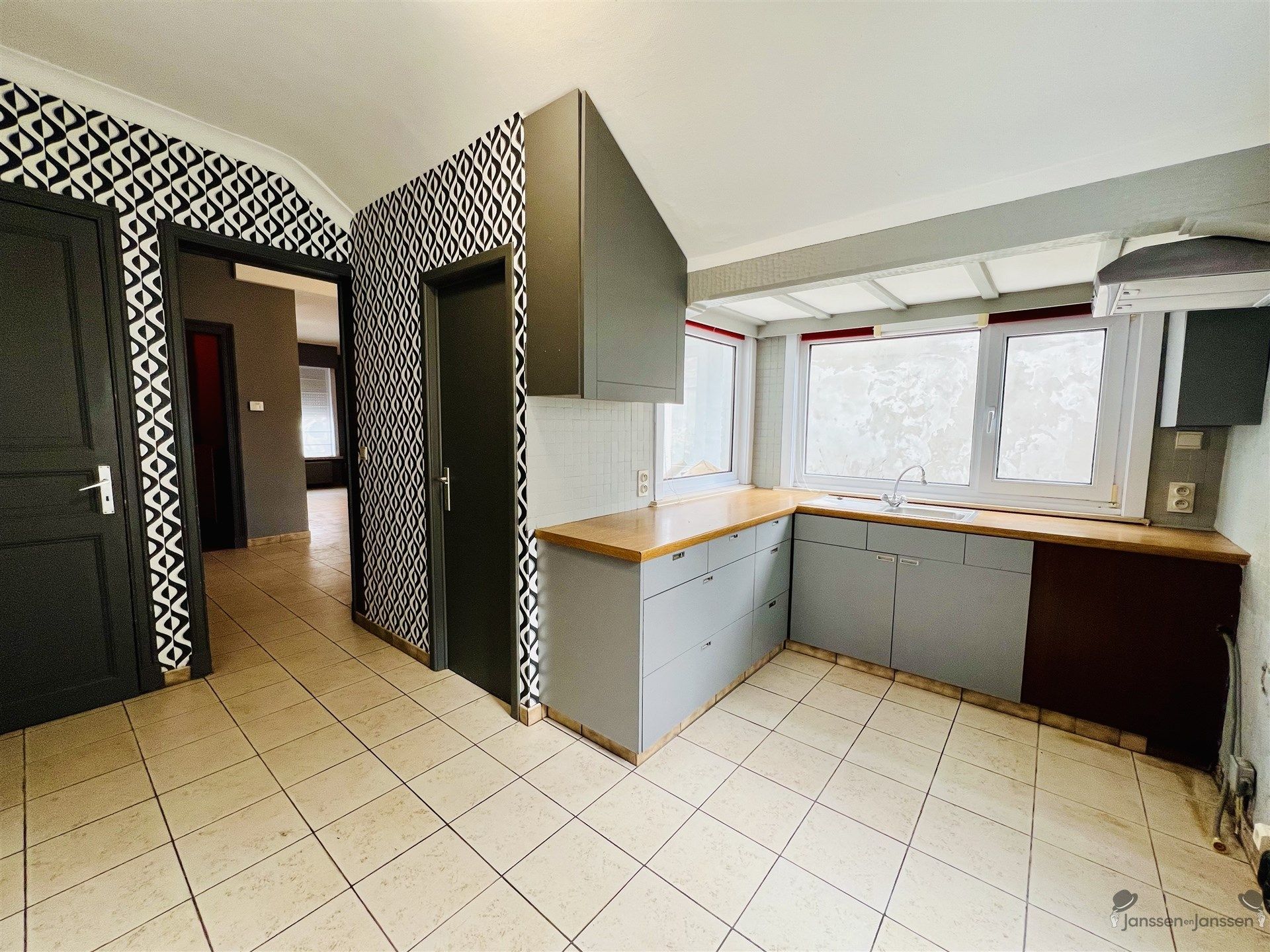 Te renoveren centrumwoning foto 5