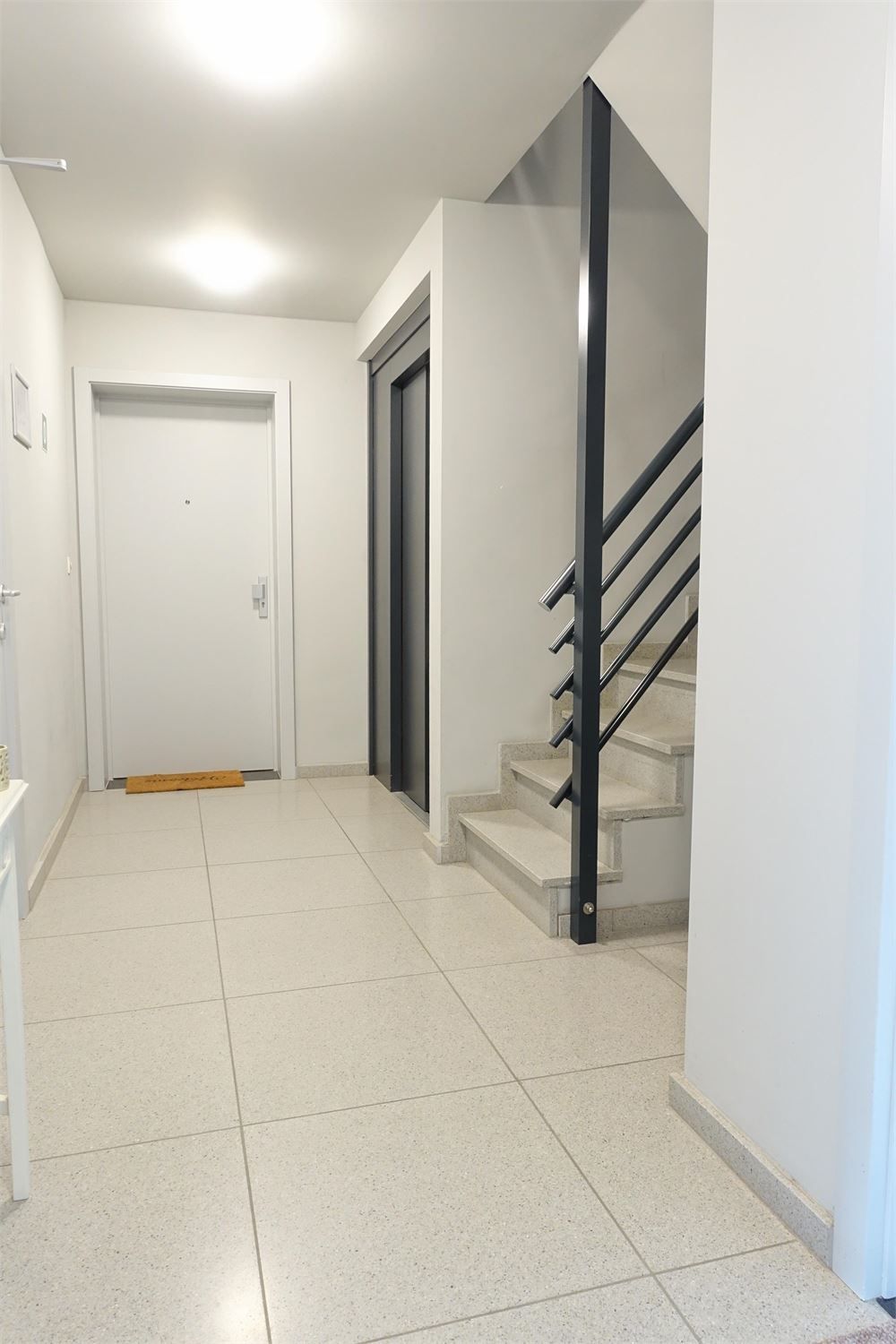 Centraal gelegen appartement met zicht op de vaart ,2 slaapkamers, terras en afgesloten staanplaats. foto 11