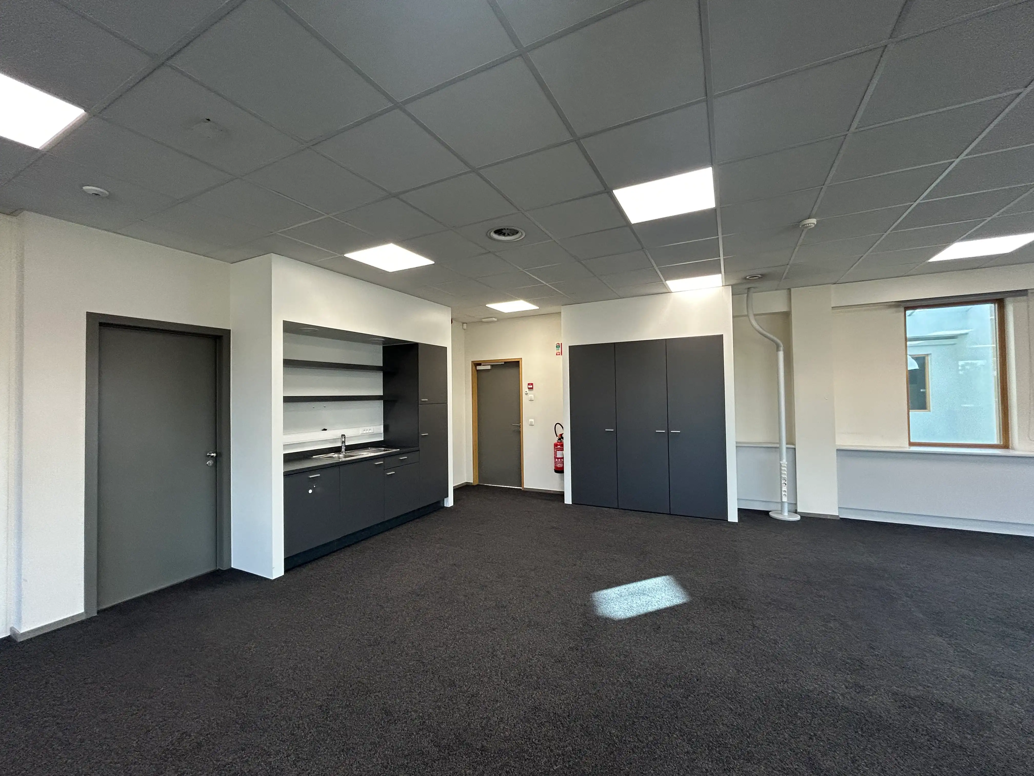 Kantoren van 294 m² te huur, vlakbij het Klaverblad foto 12
