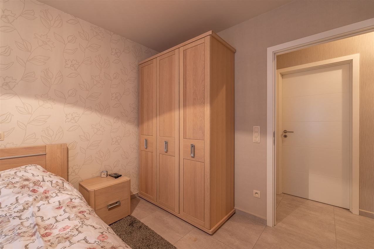 Gelijkvloers tweeslaapkamer appartement met terras en staanplaats in centrum  foto 15