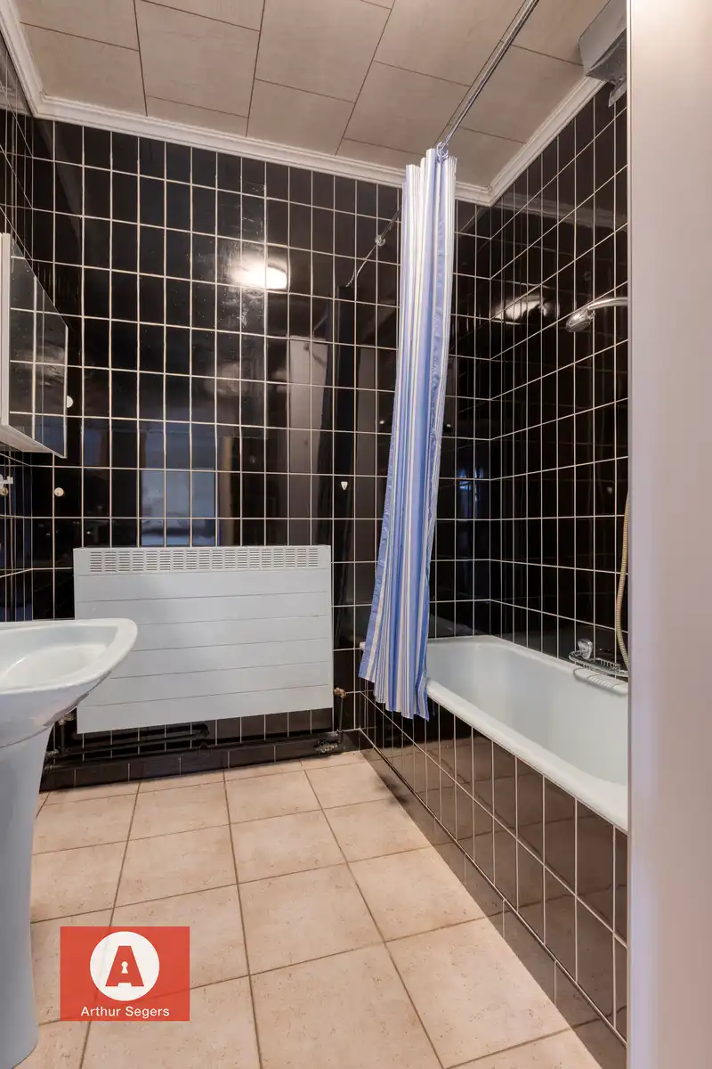 Gezinswoning mét karaktergevel & garage pal bij het centrum. foto 12