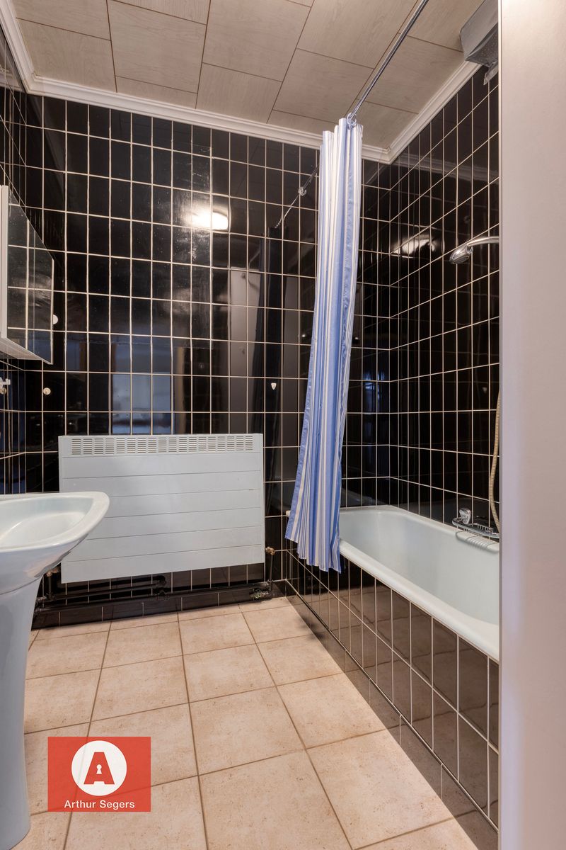 Gezinswoning mét karaktergevel & garage pal bij het centrum. foto 12