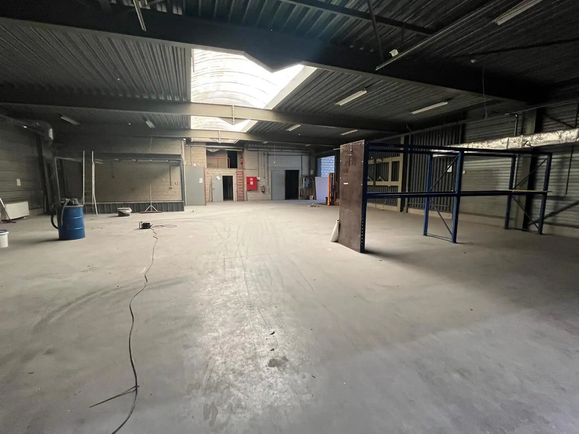 Bedrijfsgebouw magazijn met kantoren Mechelen-Noord foto 8