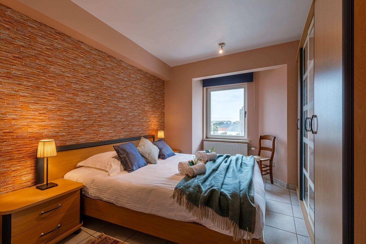 Gemeubeld twee slaapkamer appartement vlak aan zee foto 6