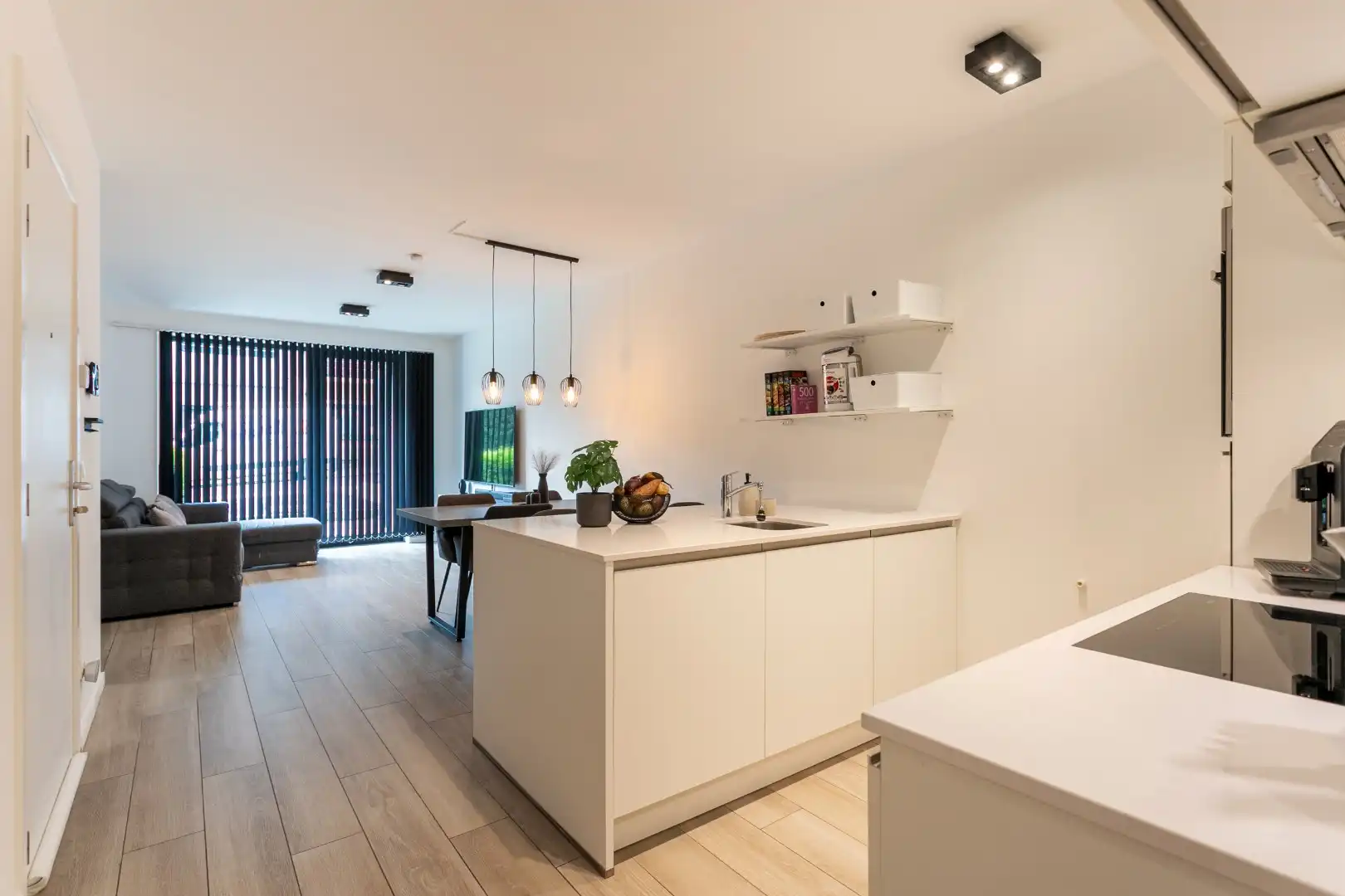 Recent gelijkvloers appartement met terras in Halle foto 6