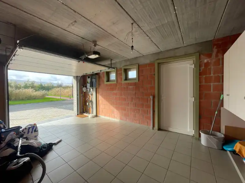 Mooie instapklare villa gelegen in een rustige en recente woonwijk foto 16
