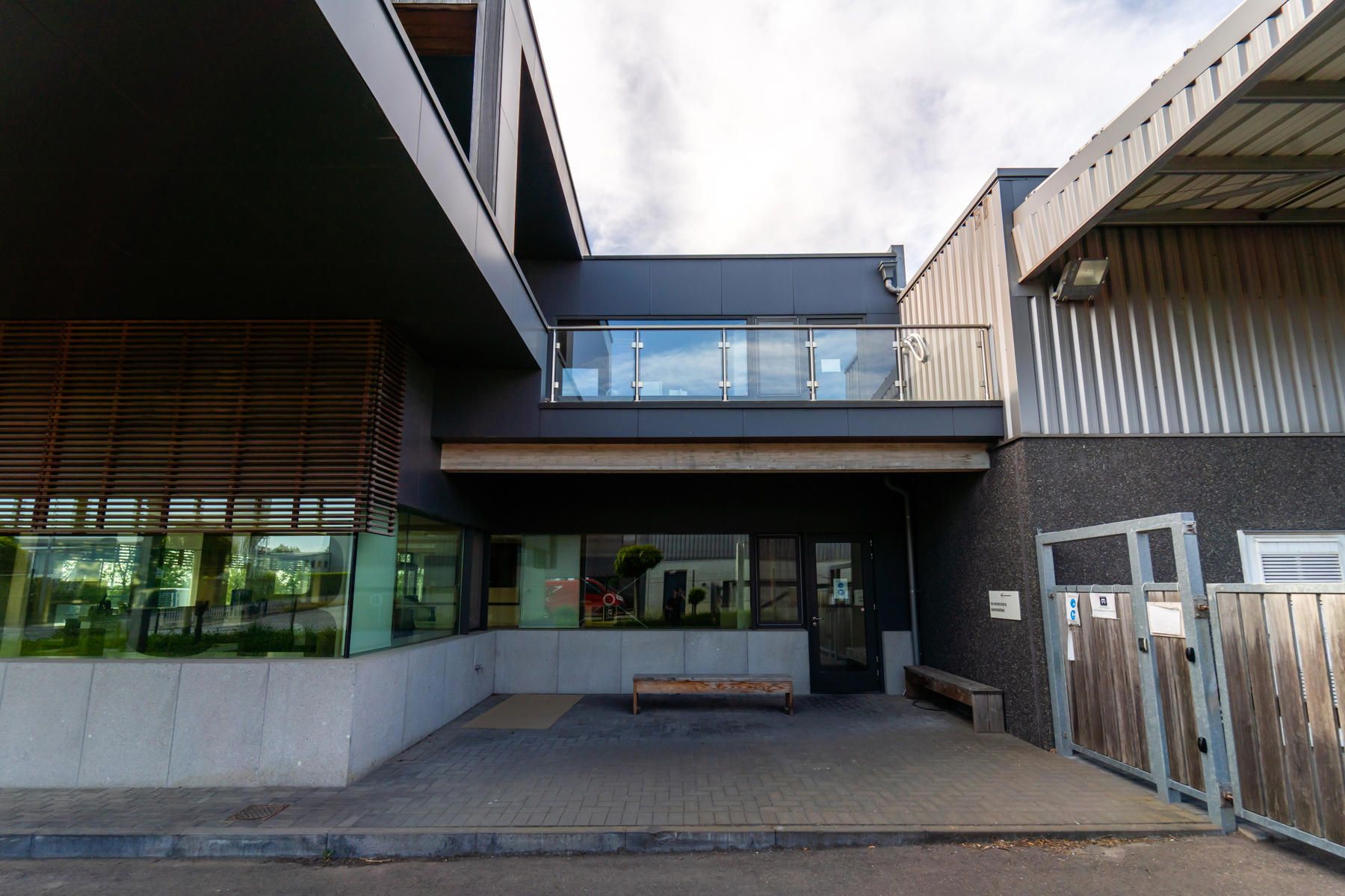 Multifunctioneel gebouw - hoge afwerkingsgraad - goede verbinding E313/E314. foto 36