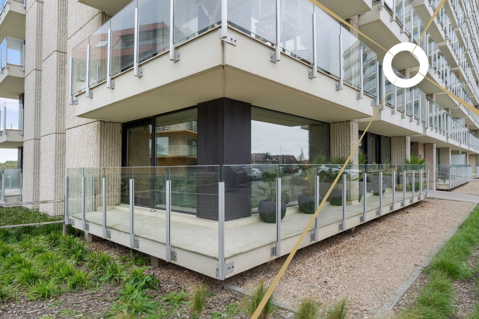 Stijlvol 2-slpk appartement met gigantisch terras foto {{pictureIndex}}