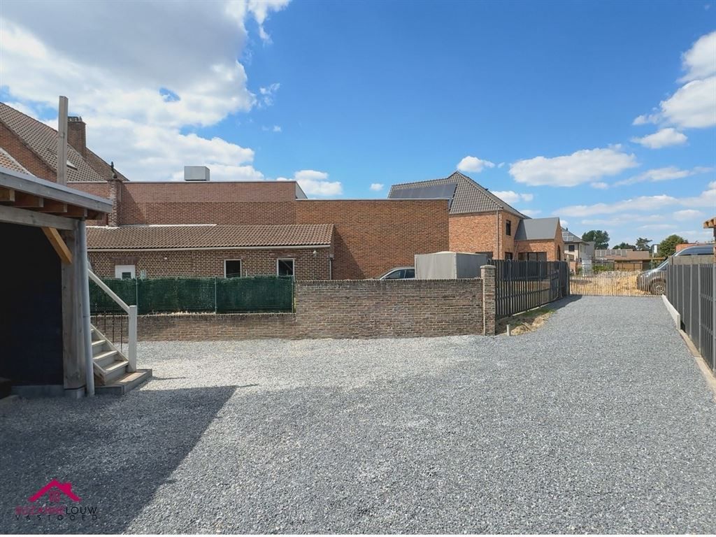 Gerenoveerde verrassend ruime vrijstaande woning foto 7