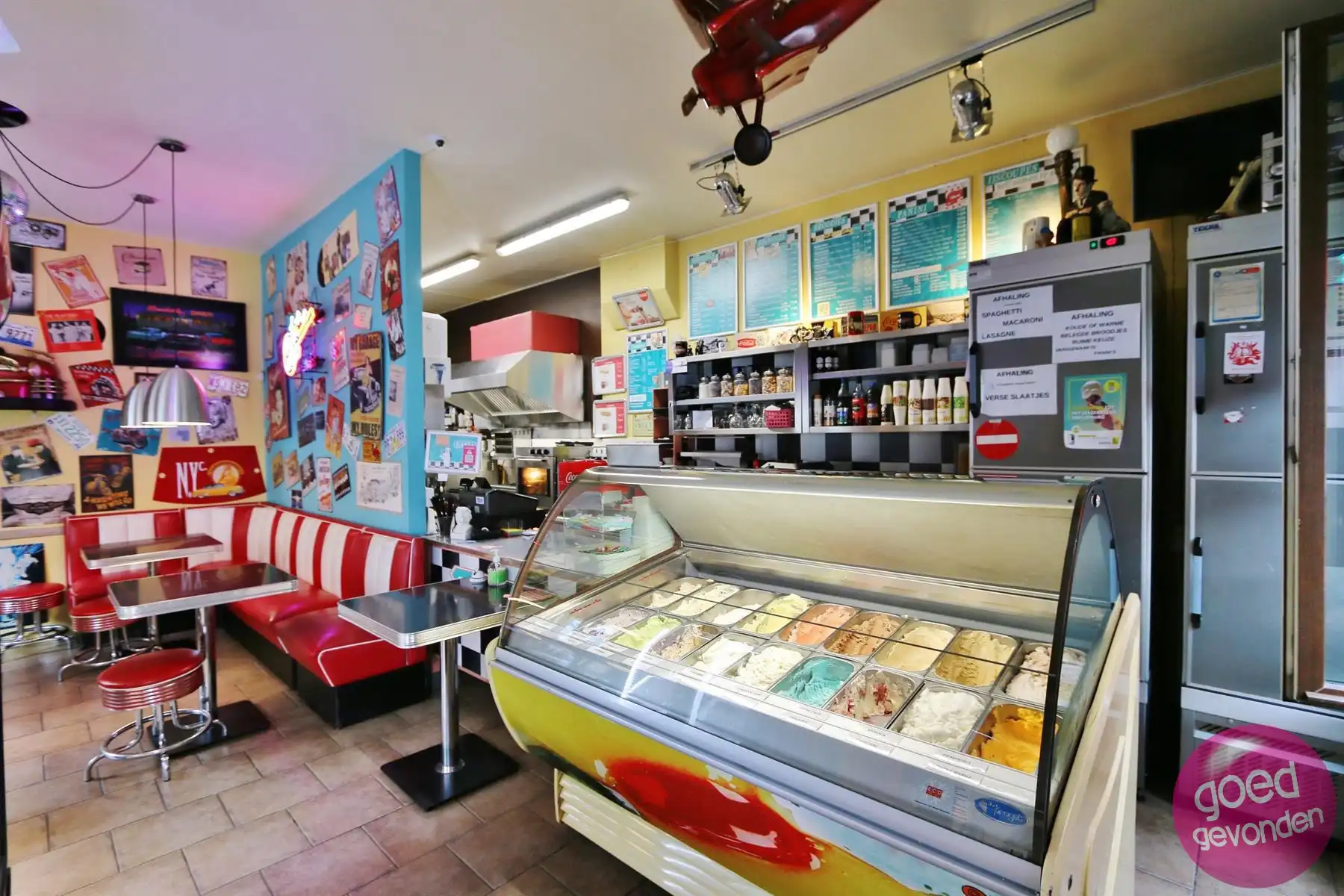 Handelsfonds - ijs en broodjesbar - parking - terras foto 14