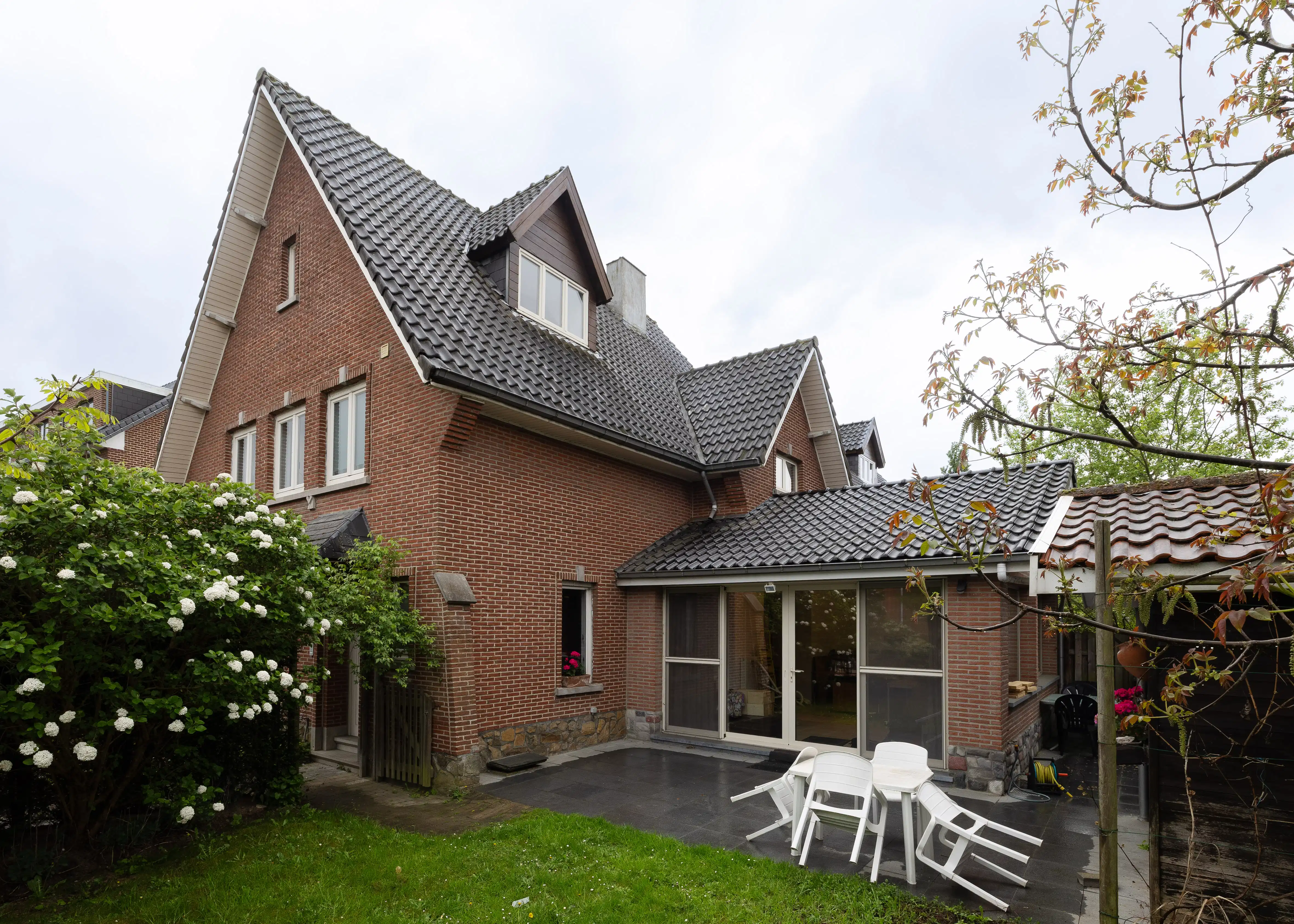 5 woonentiteiten en loods foto 4