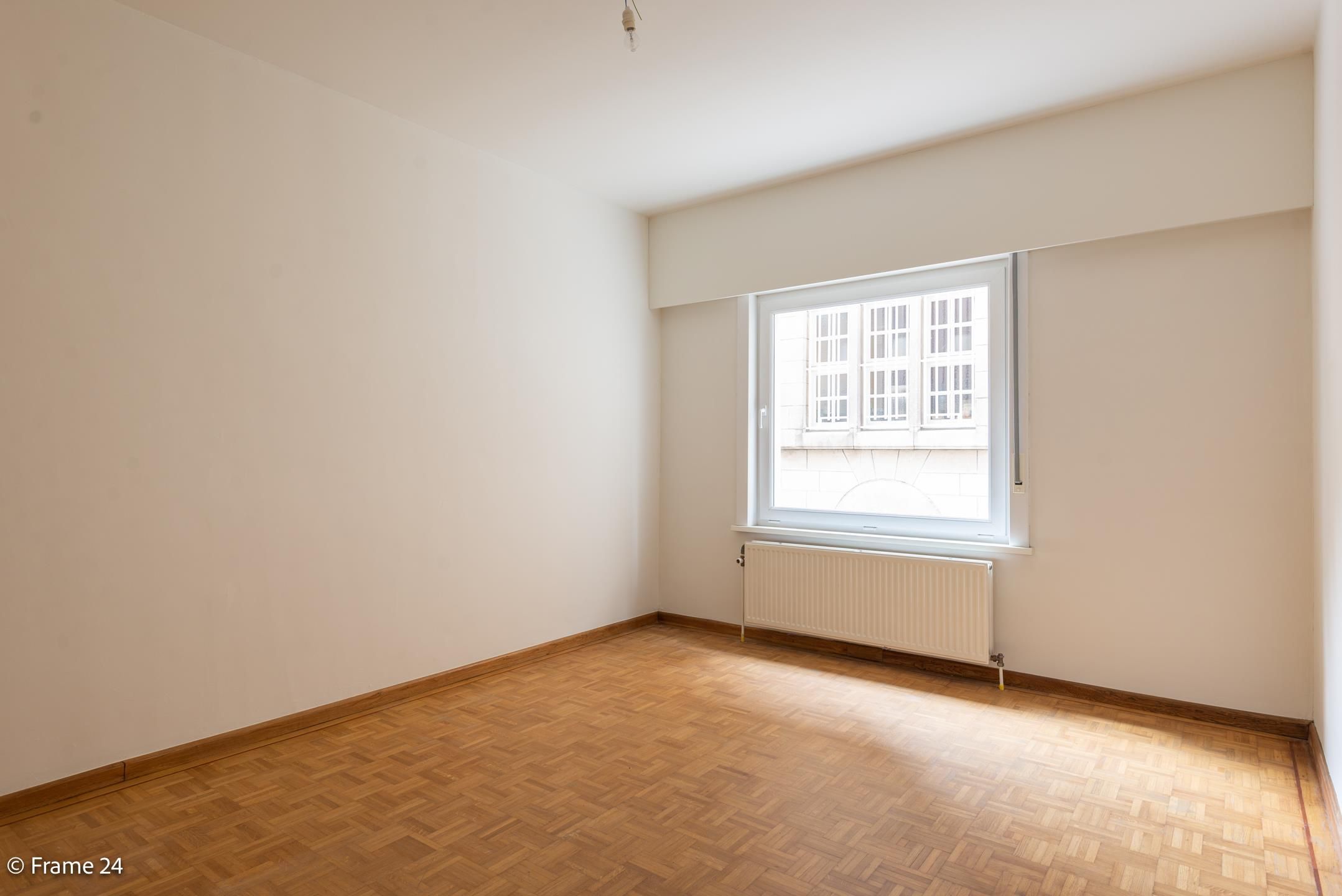 Volledig gerenoveerd gelijkvloers appartement op toplocatie. foto 11