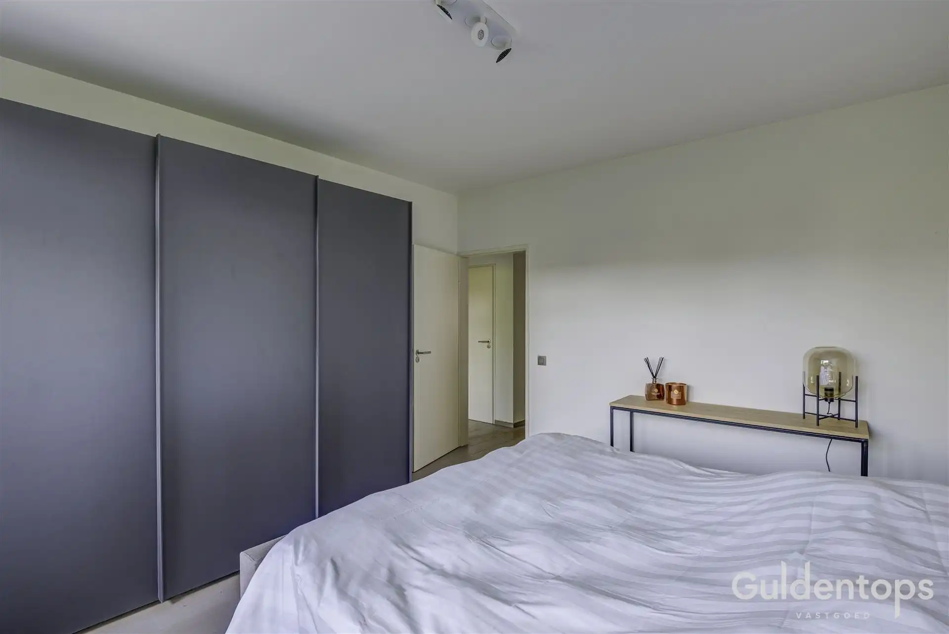 Modern ruim gelijkvloers (2 slk) appartement met ruime tuin foto 16