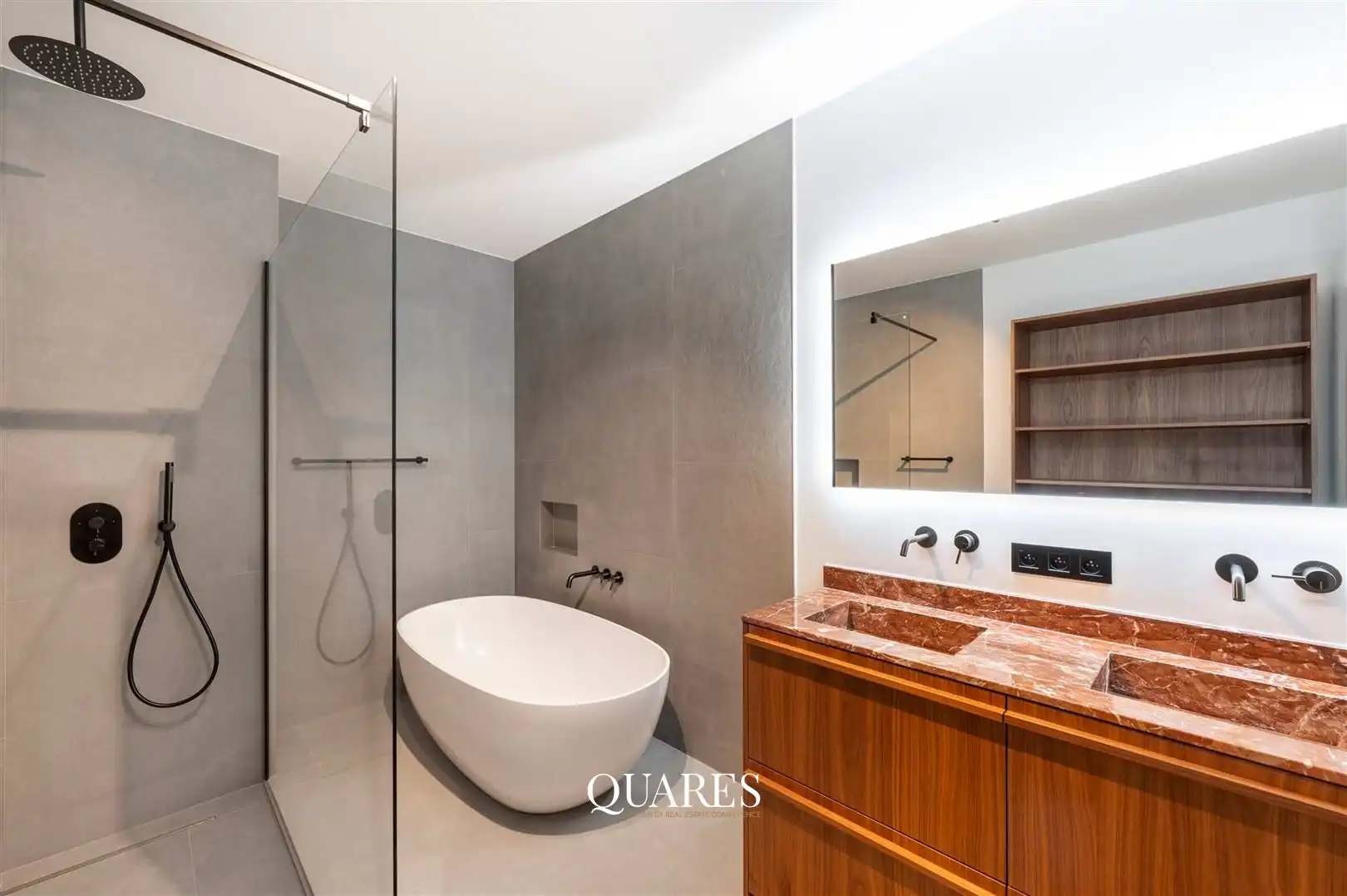 Prachtig gerenoveerde woning met 4 slaapkamers en zuidwest georiënteerde tuin in Pulhofwijk foto 26