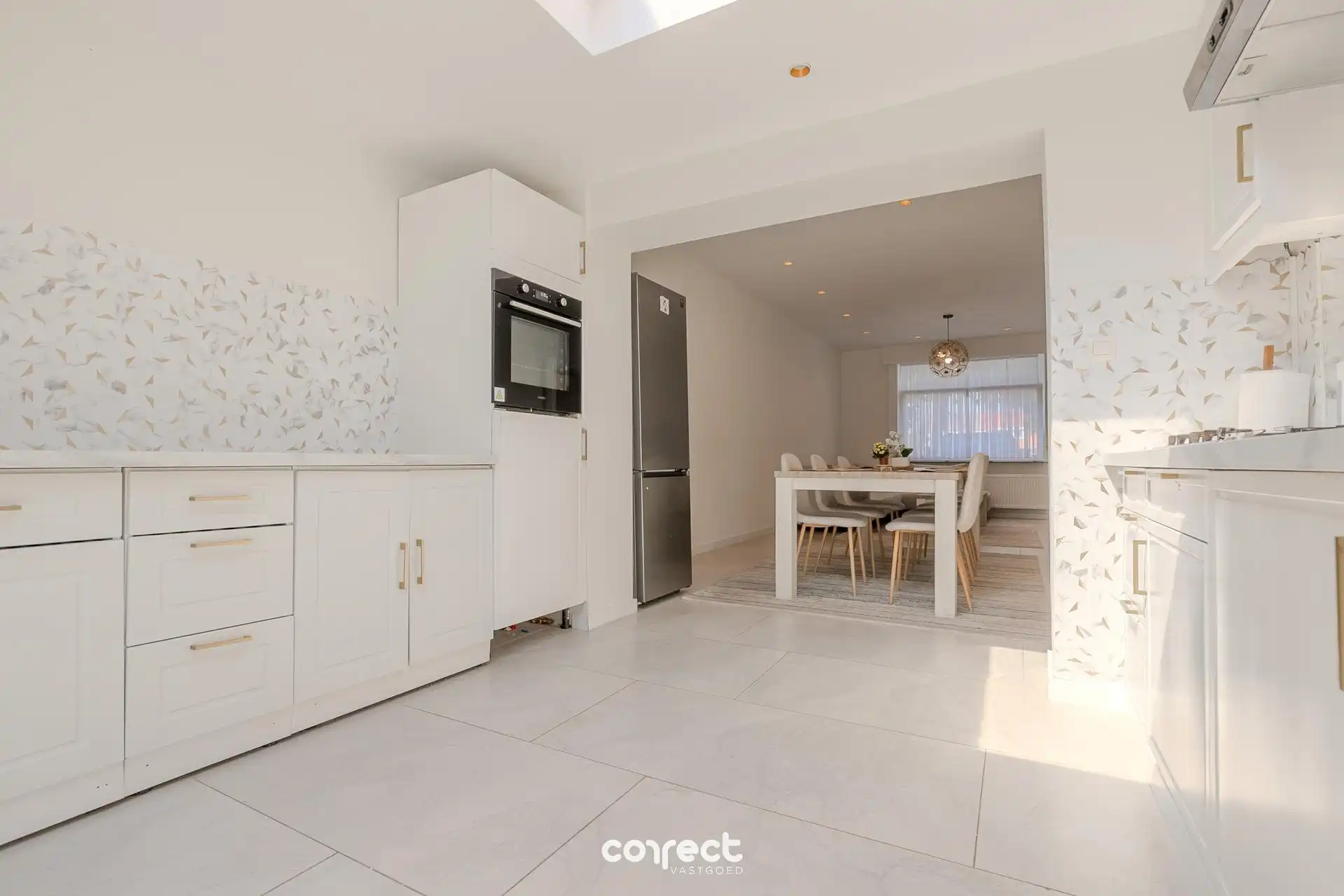 Volledig gerenoveerde en energiezuinige woning in Brugge. foto 3