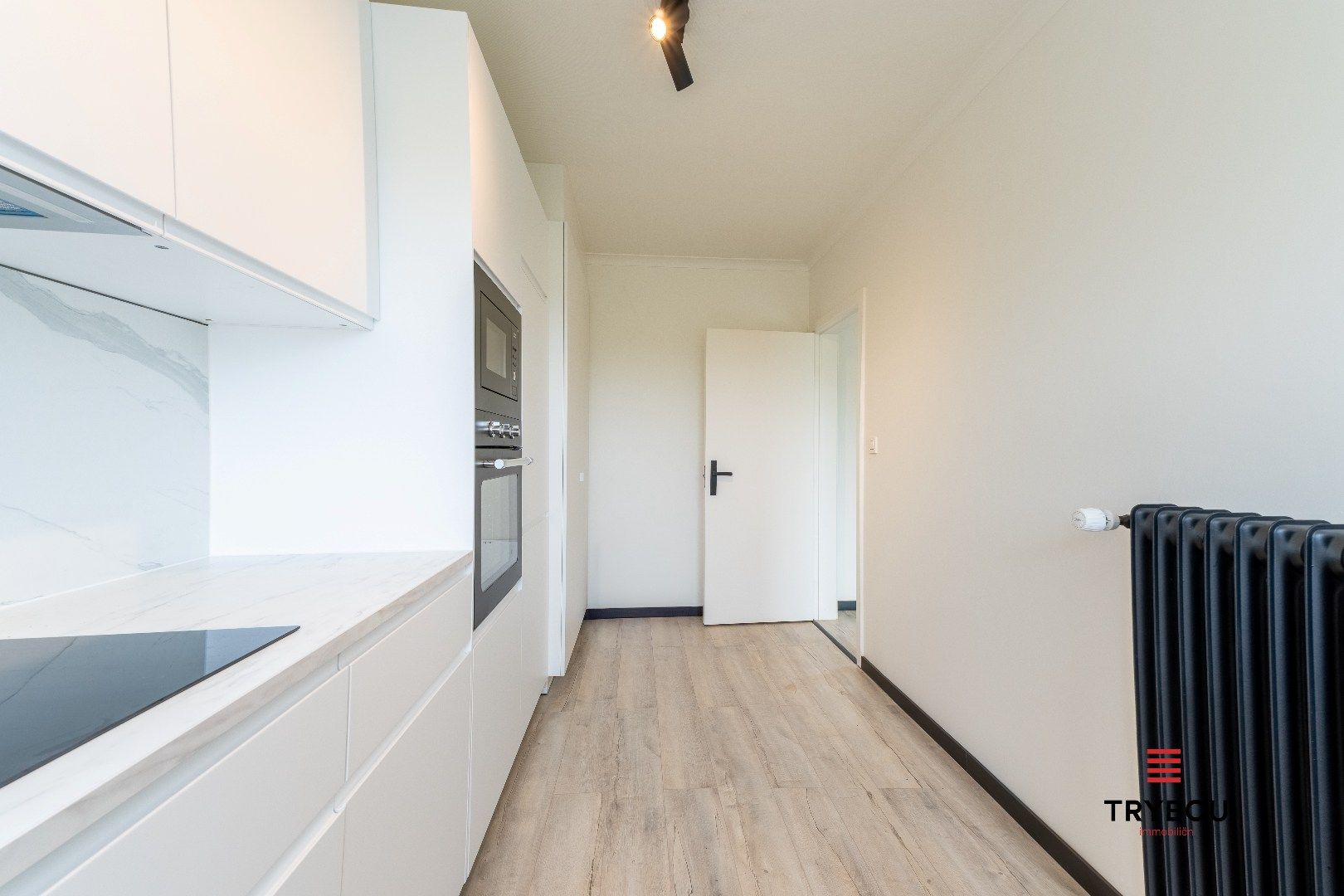 Volledig gerenoveerd 2-slaapkamerappartement te huur – rand centrum Ieper foto 8