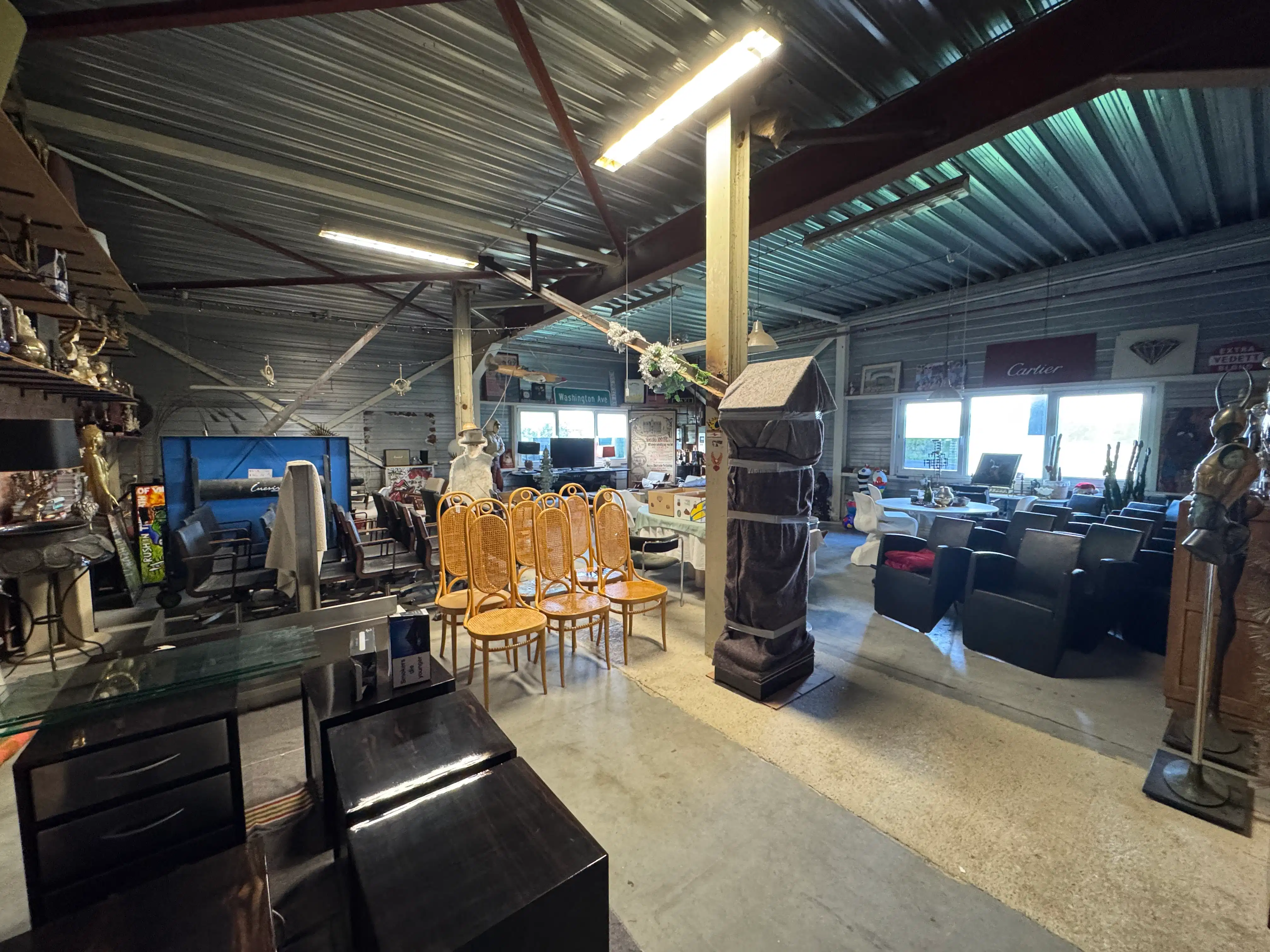 Woning met magazijn/loods foto 2