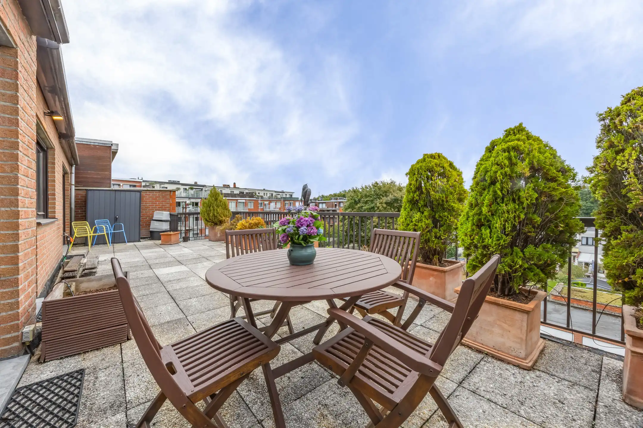 Goed gelegen dakappartement met groot terras voor en achter, 2 slpk en prachtig uitzicht foto 7