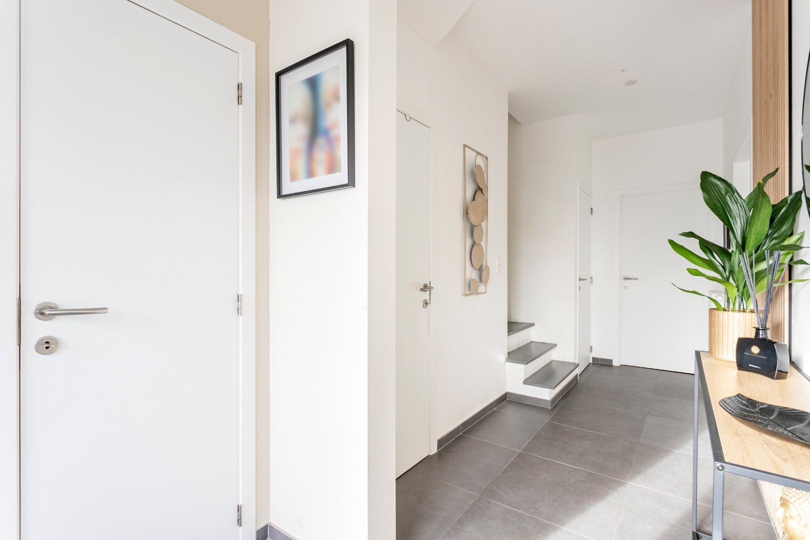 Instapklare woning met 4 slpk, tuin en parking foto 2