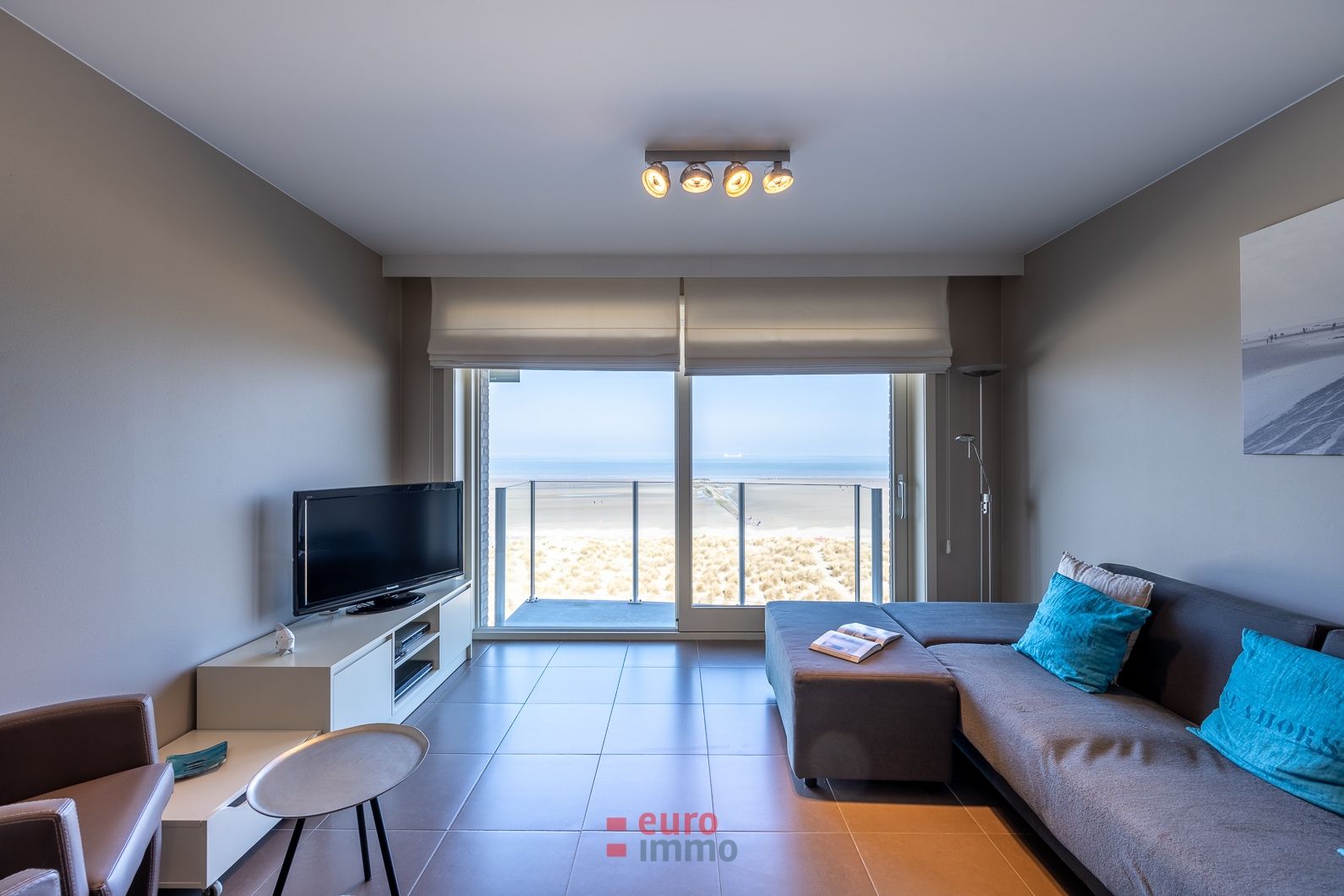 Luxe appartement aan de Zeedijk van onze trotse badstad! foto 5