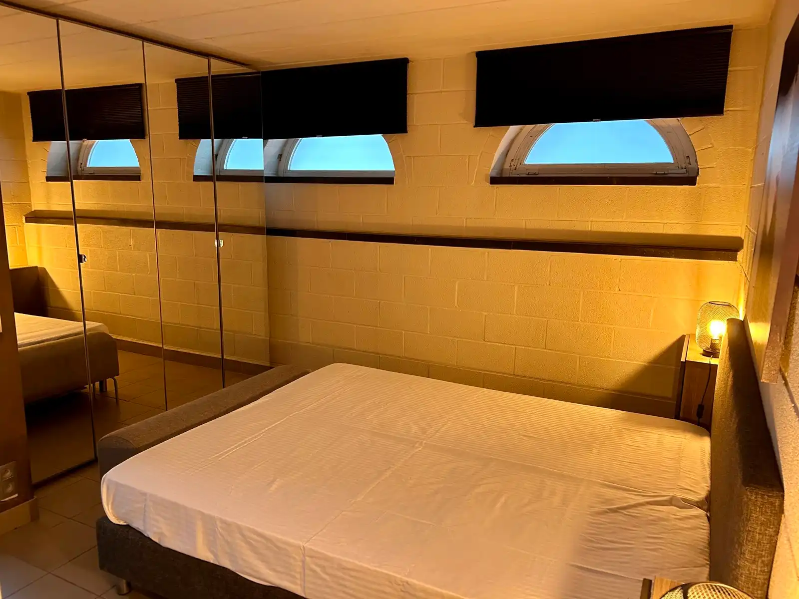 Split-level appartement met privé-ingang foto 12