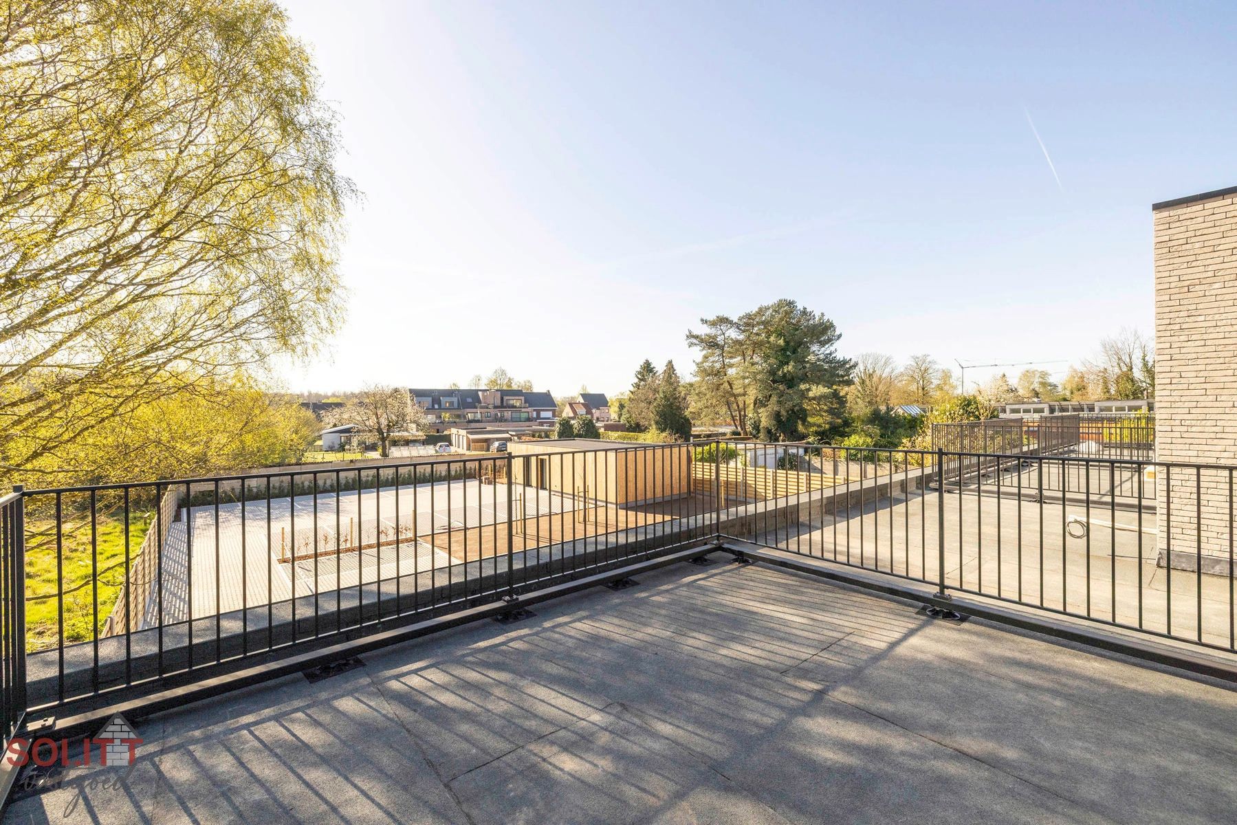 6% BTW - Duplex met 2 slpk, terras en bovengrondse parking foto 4